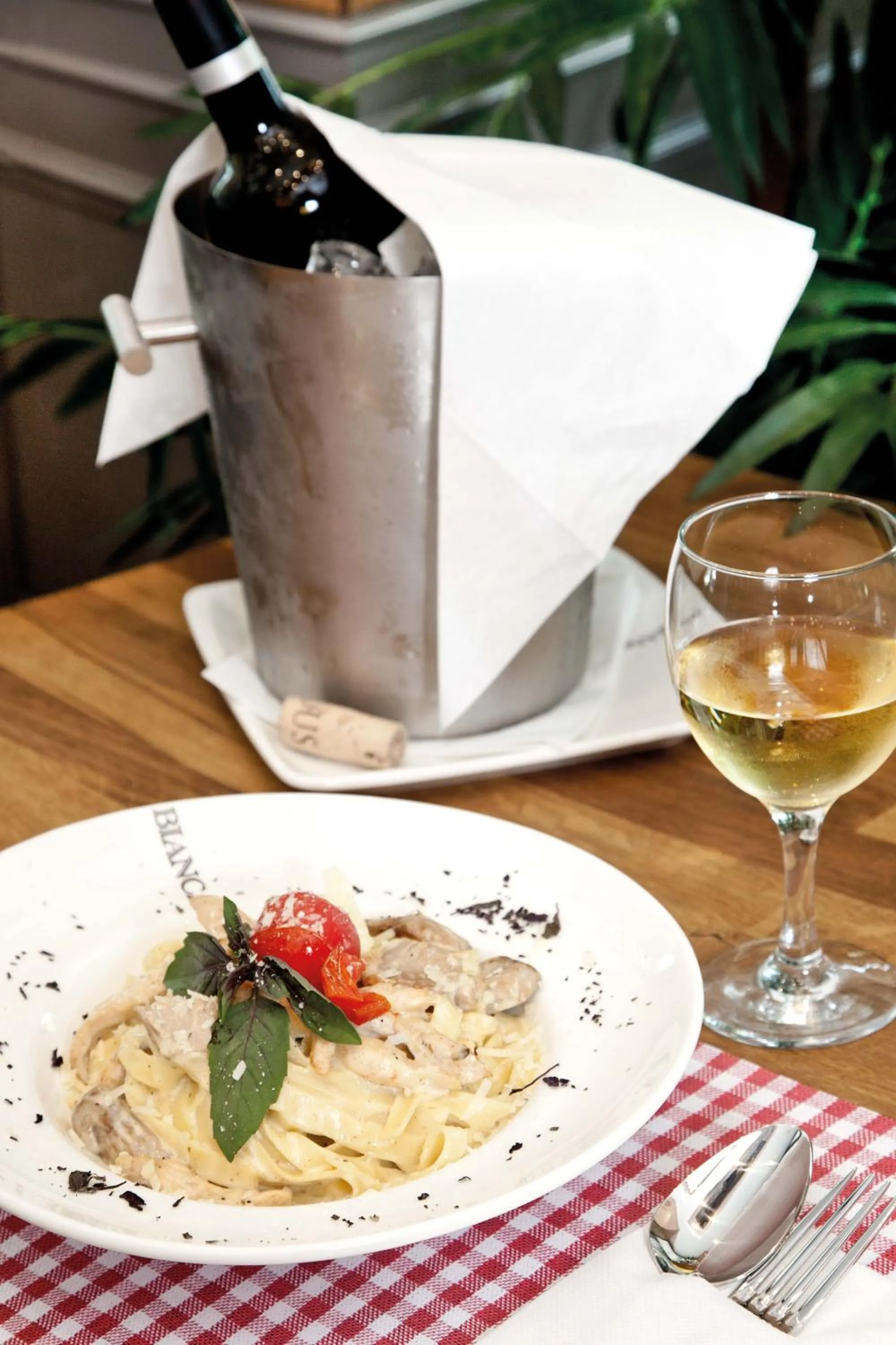 Food and drinks in Casa Bianca Hotel