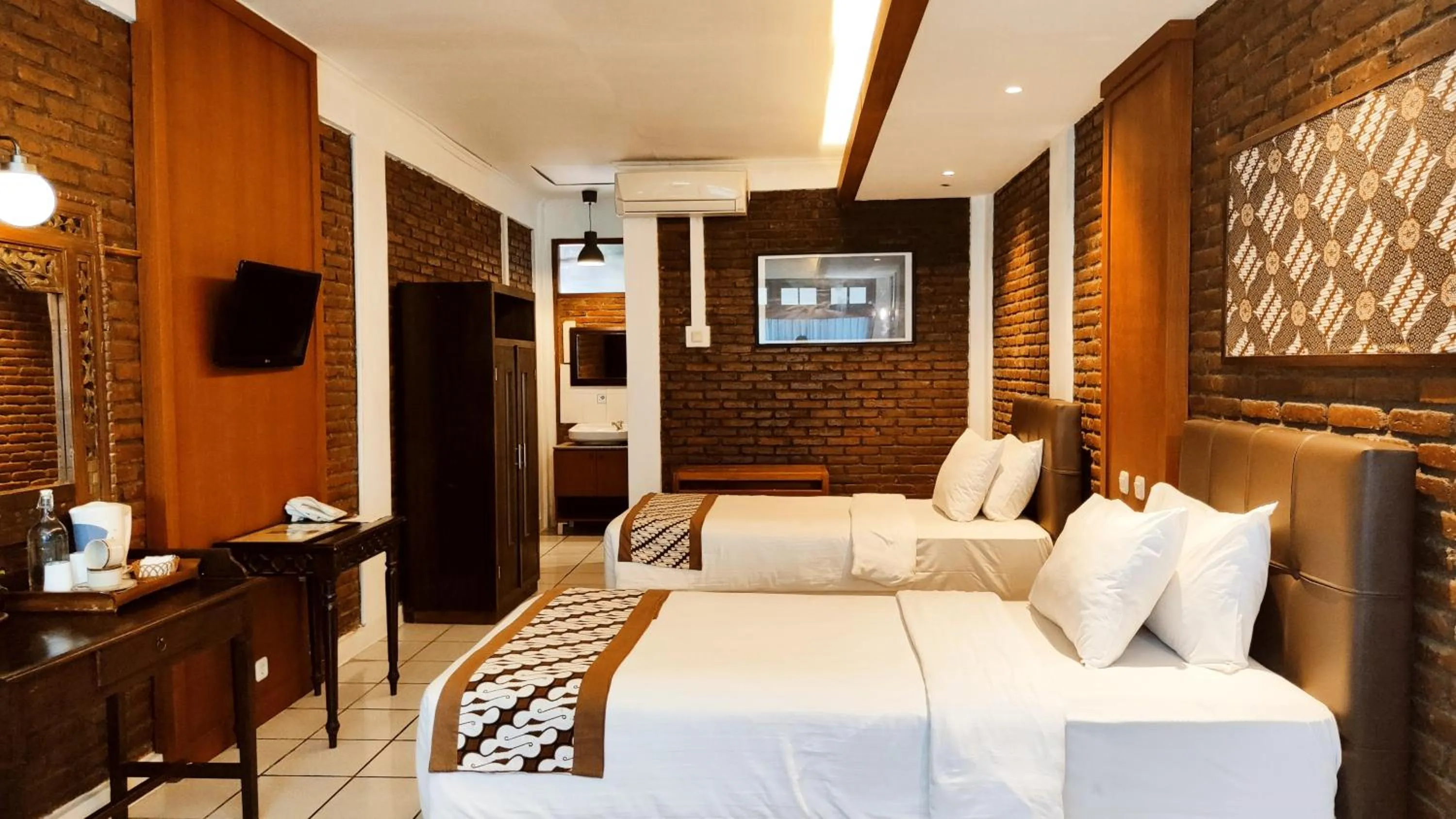 Bedroom, Bed in Paku Mas Hotel