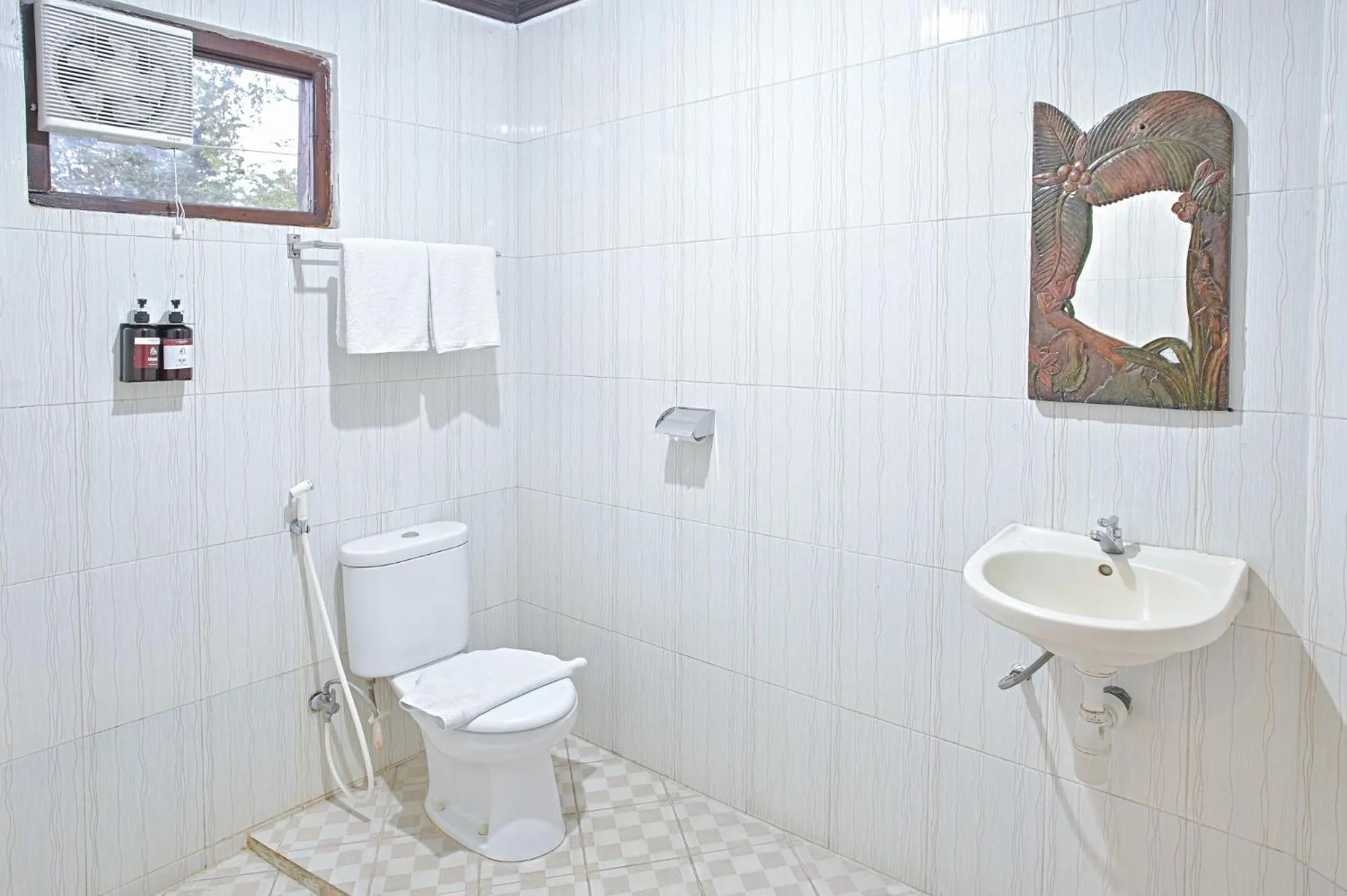Bathroom in Paku Mas Hotel