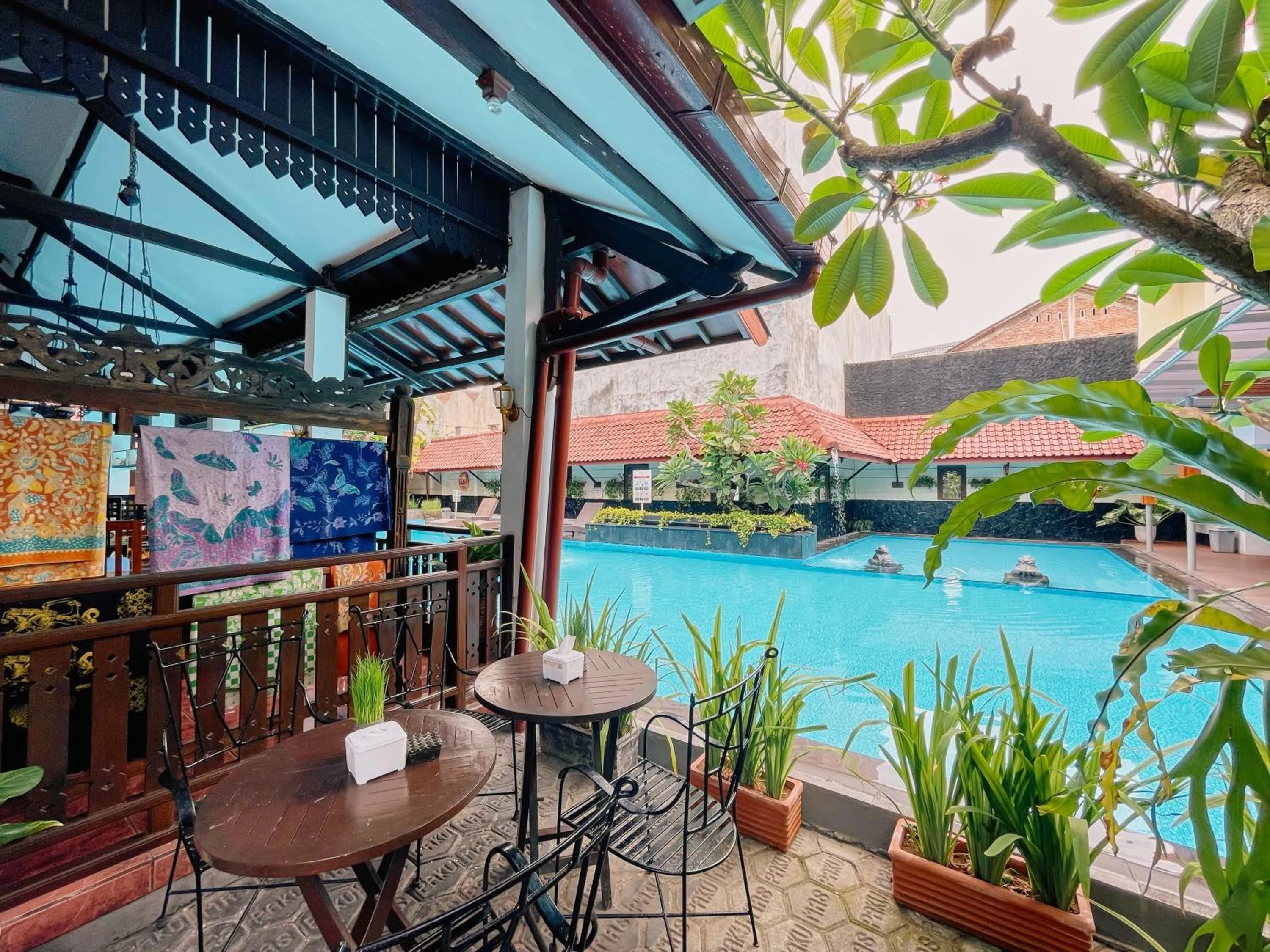 Restaurant/places to eat in Paku Mas Hotel