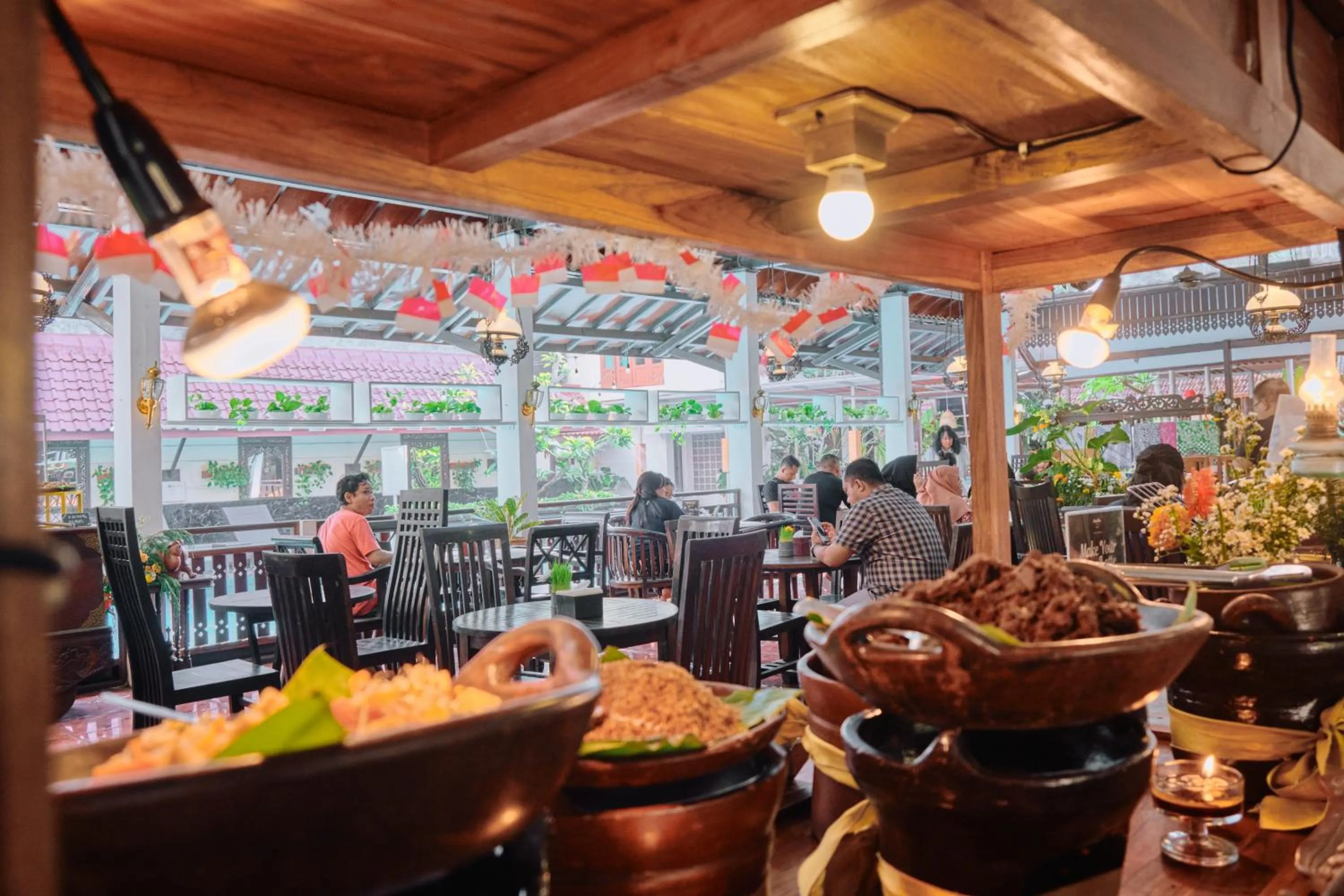 Restaurant/places to eat in Paku Mas Hotel