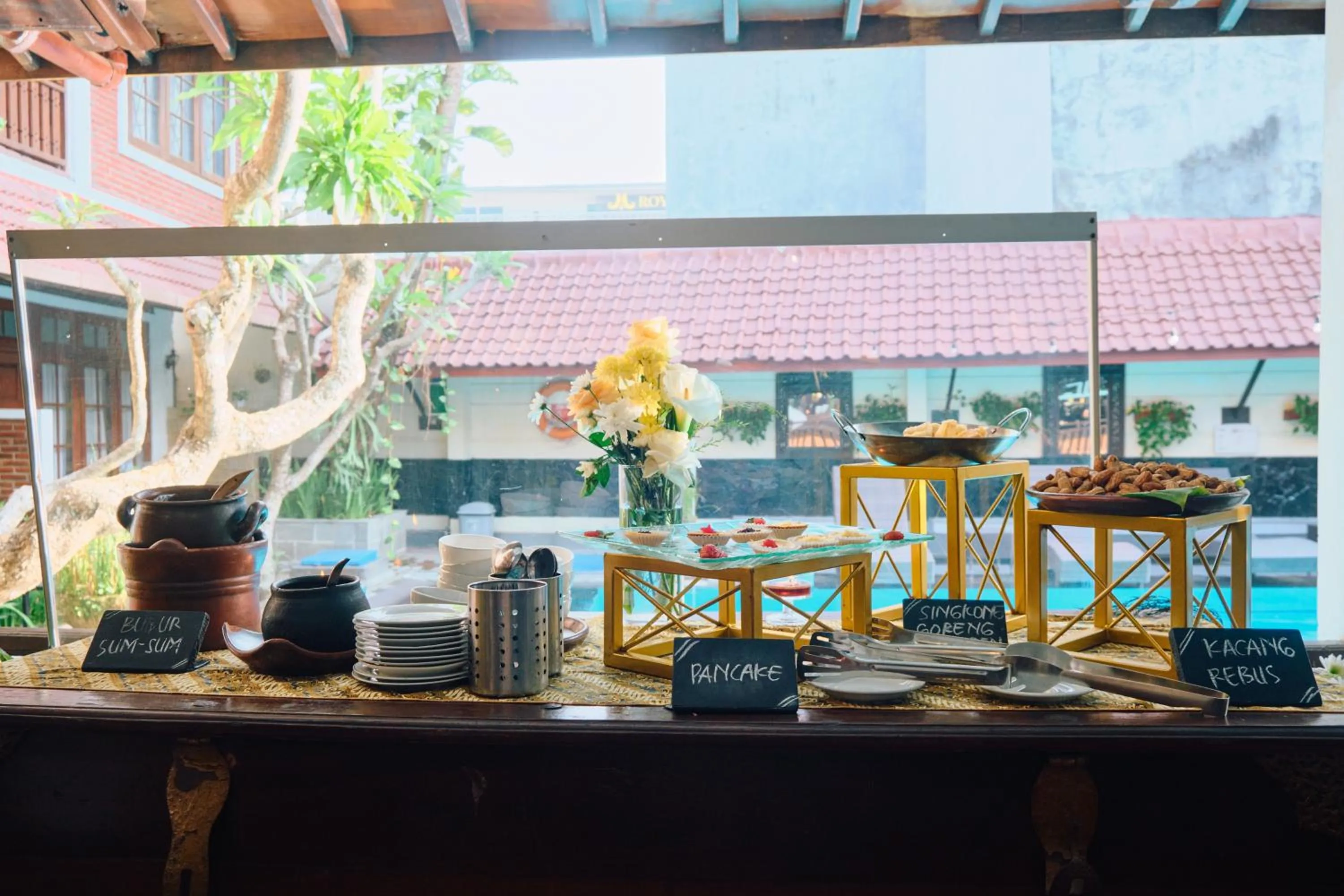 Restaurant/places to eat in Paku Mas Hotel