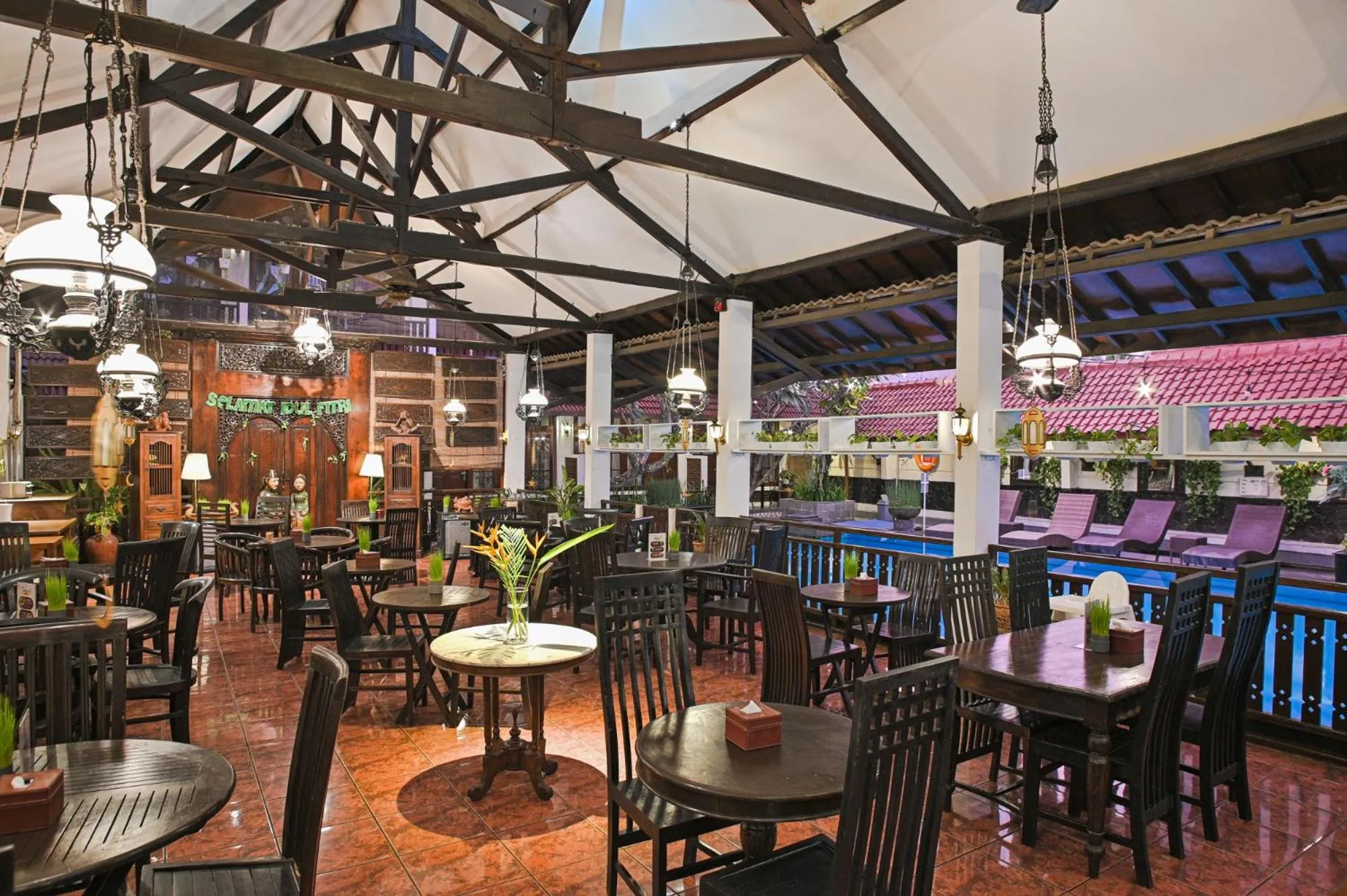 Restaurant/places to eat in Paku Mas Hotel