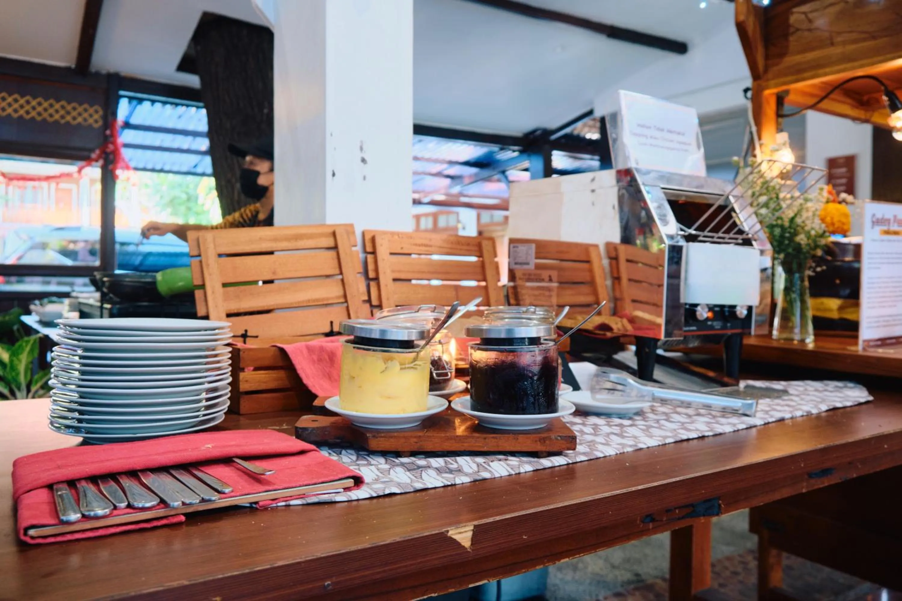 Restaurant/places to eat in Paku Mas Hotel