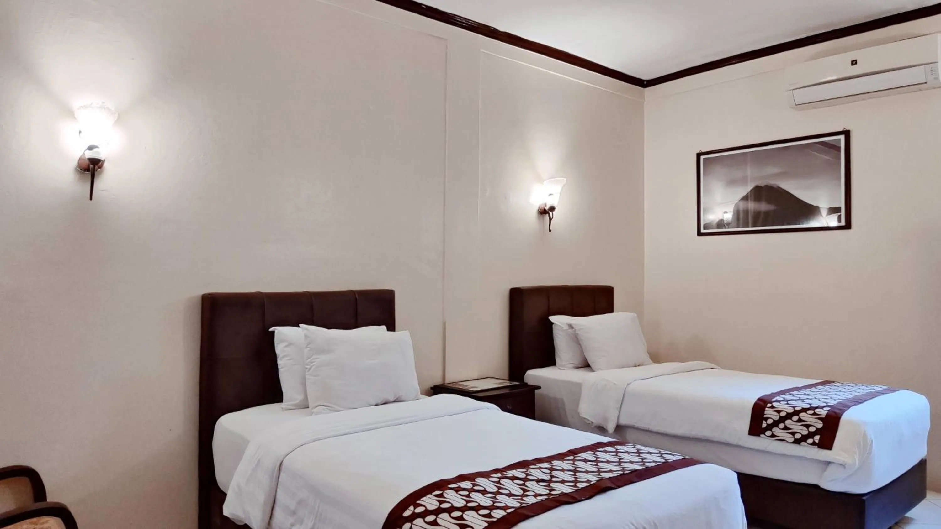 Bedroom, Bed in Paku Mas Hotel