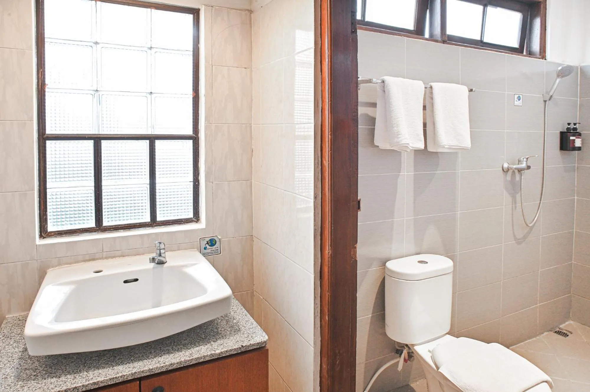 Bathroom in Paku Mas Hotel