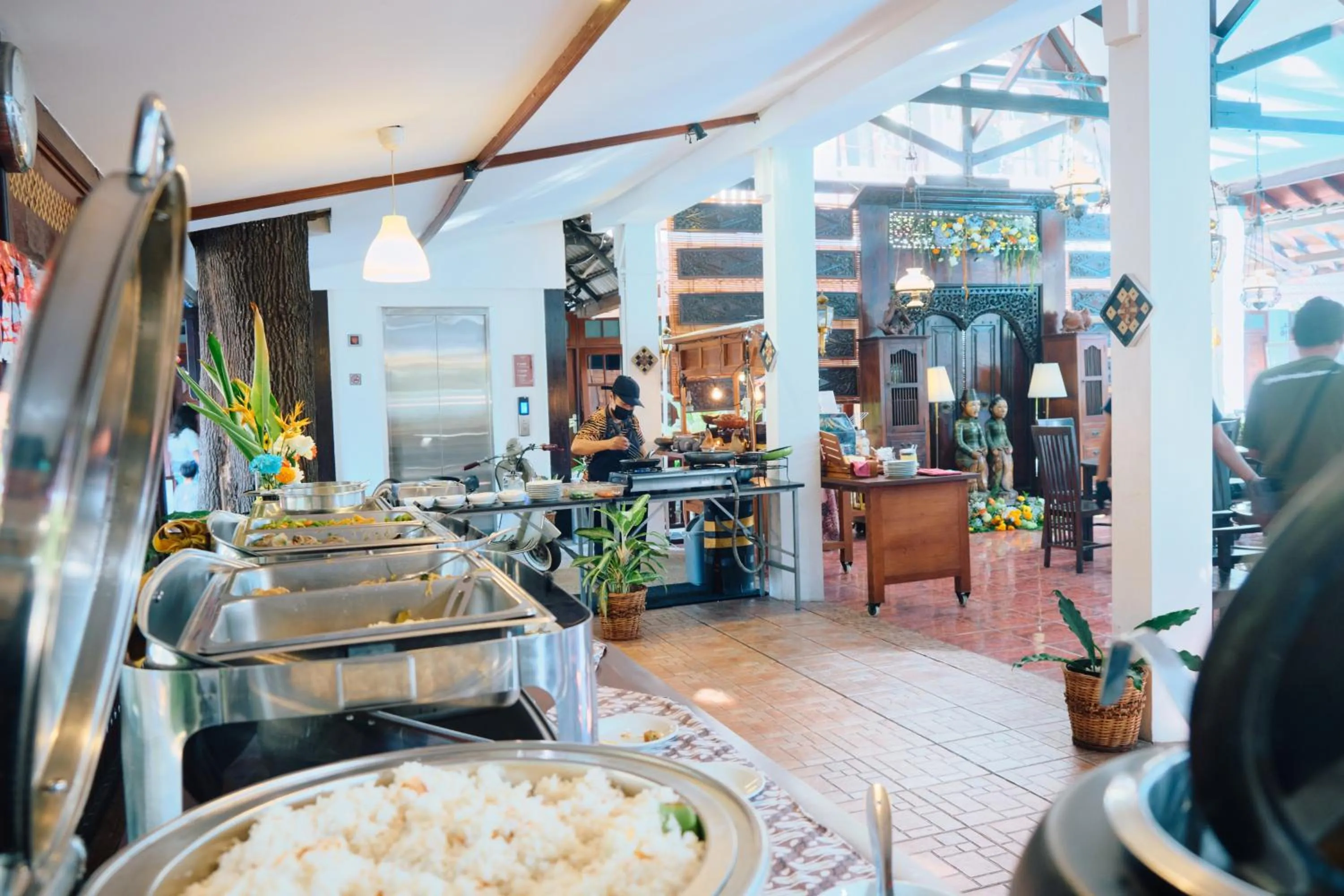 Restaurant/places to eat in Paku Mas Hotel