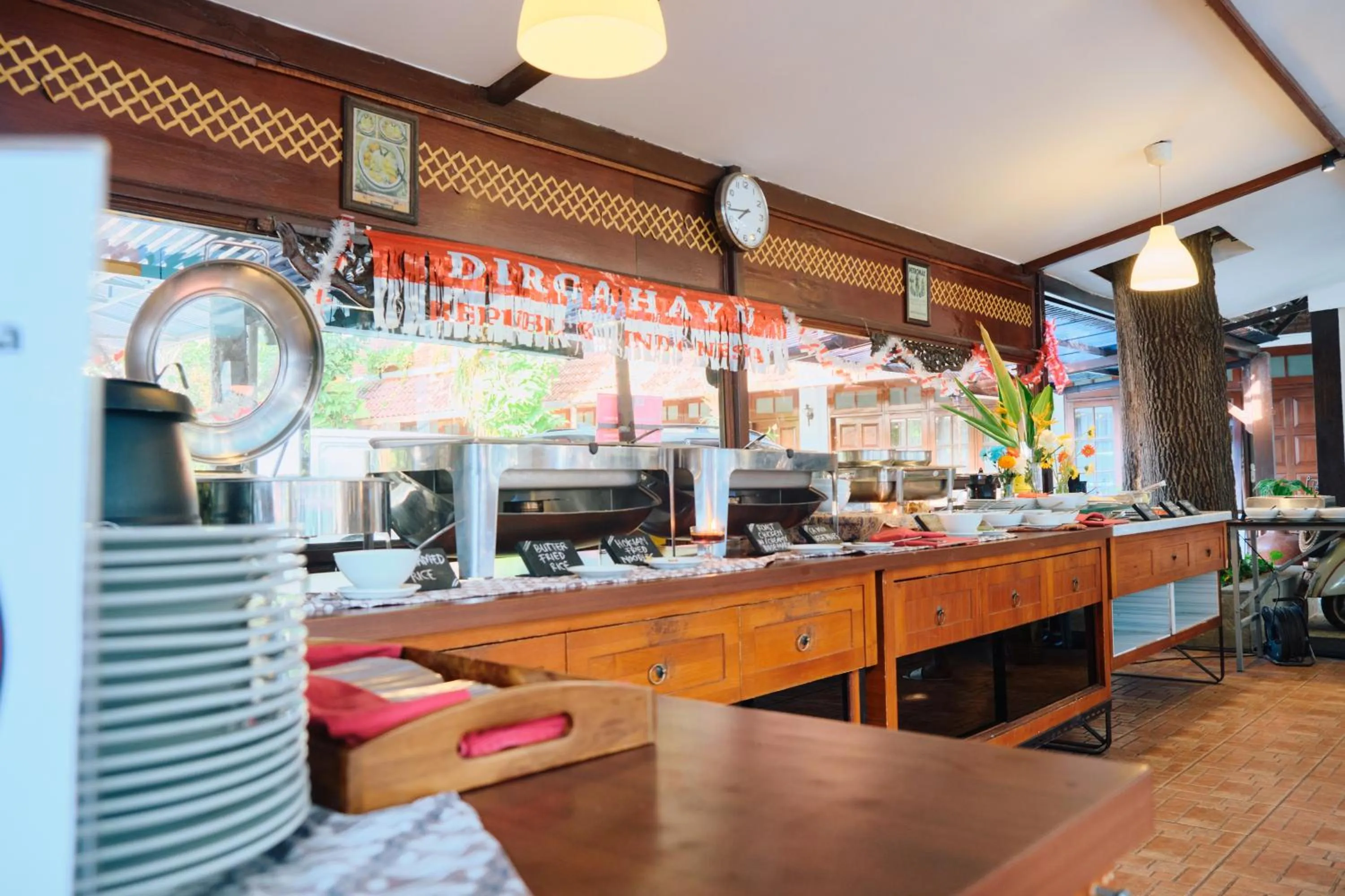 Restaurant/places to eat in Paku Mas Hotel