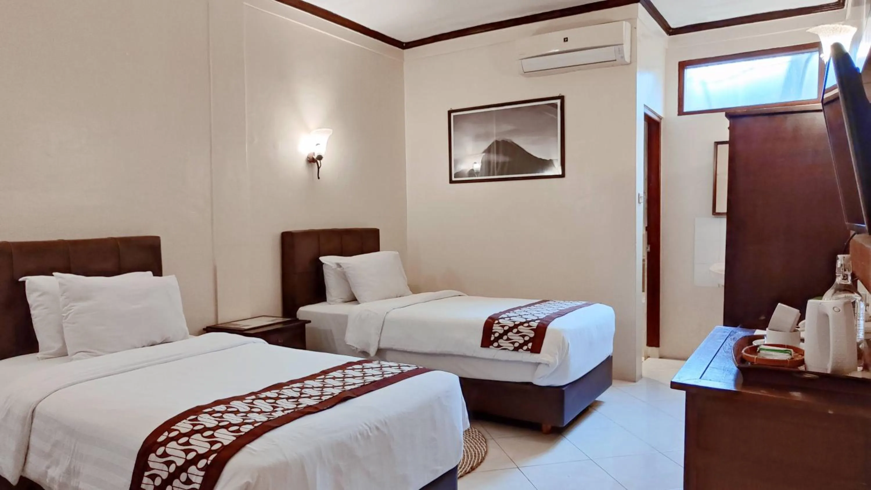 Bedroom, Bed in Paku Mas Hotel