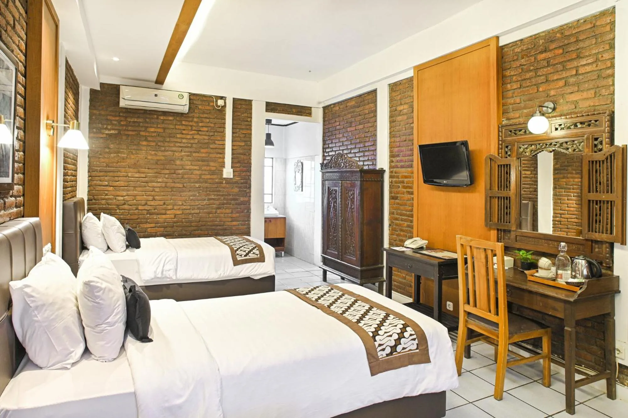 Bedroom, Bed in Paku Mas Hotel