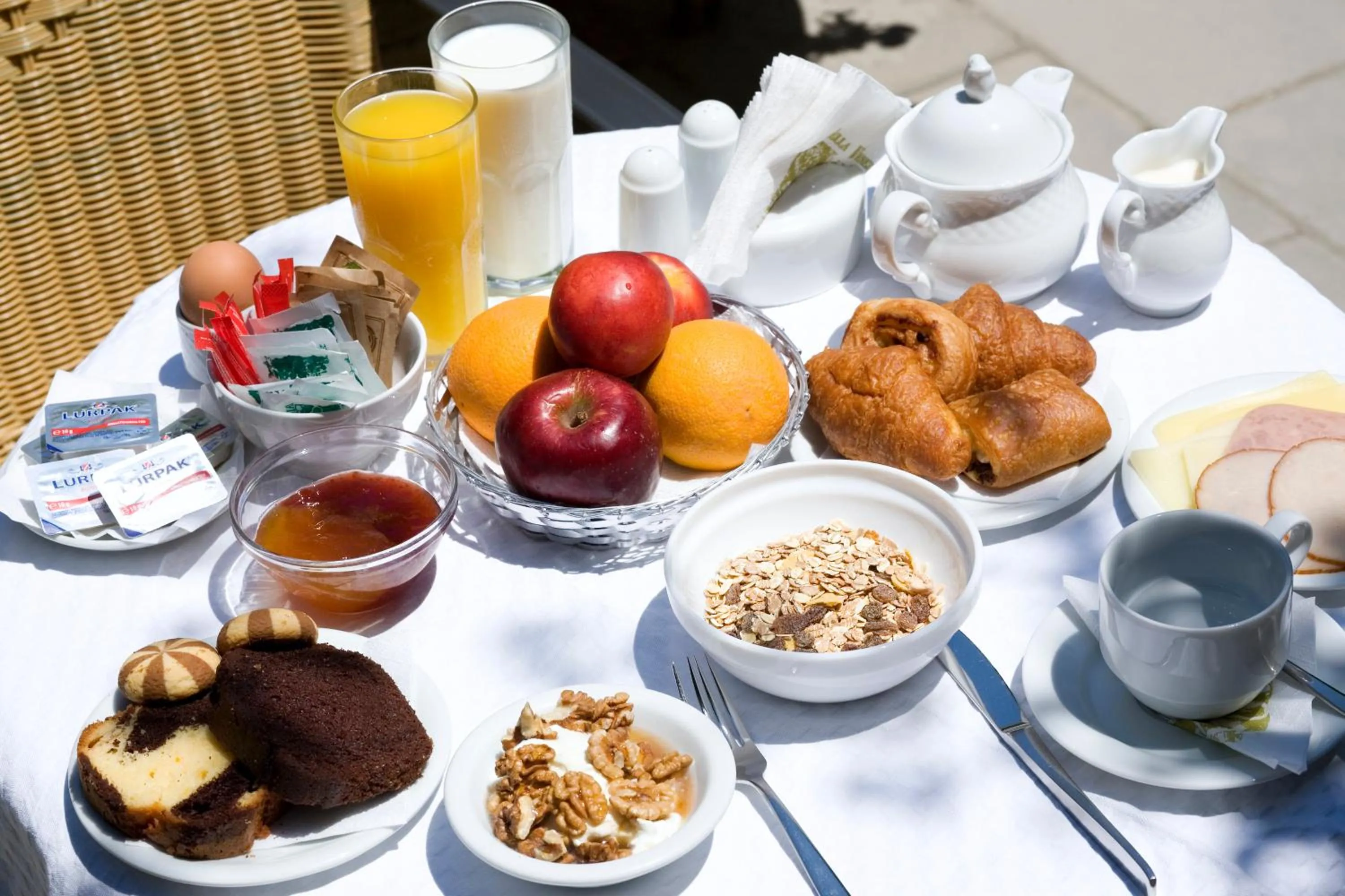 Restaurant/places to eat in Bella Venezia