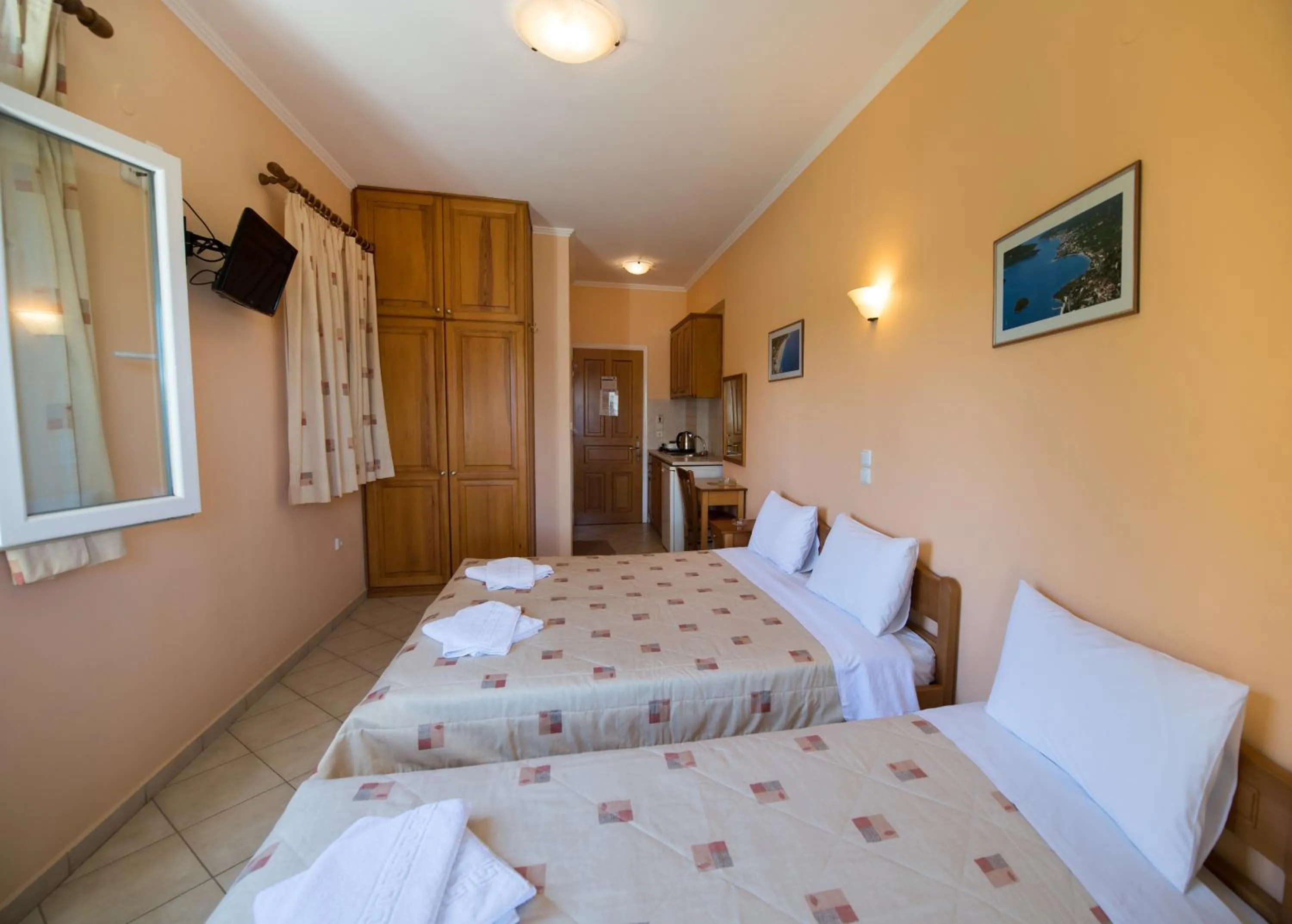 Kitchen or kitchenette, Bed in Sofia Hotel