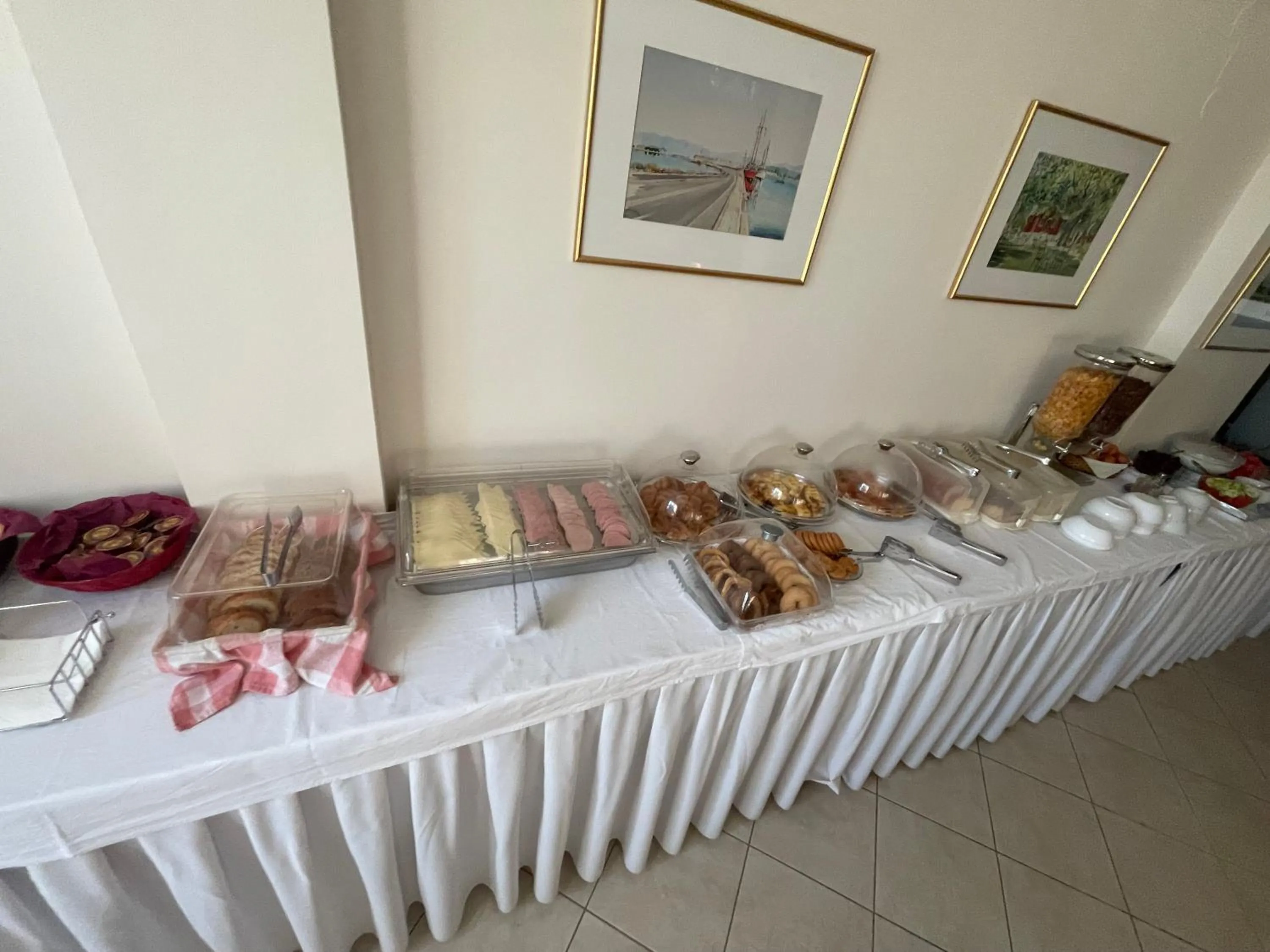 Food and drinks in Sofia Hotel