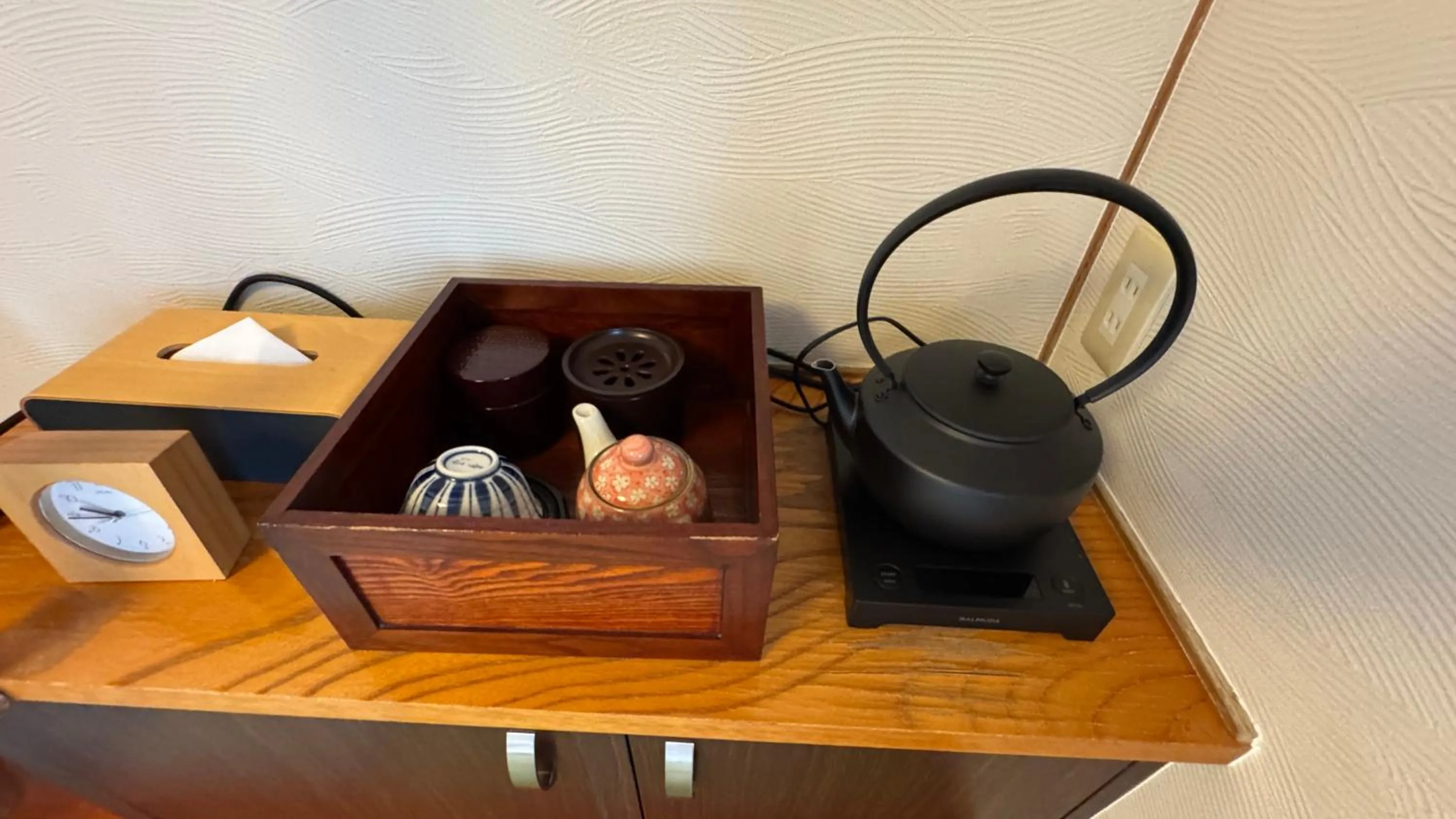 Coffee/tea facilities in Ryokan Yamanami