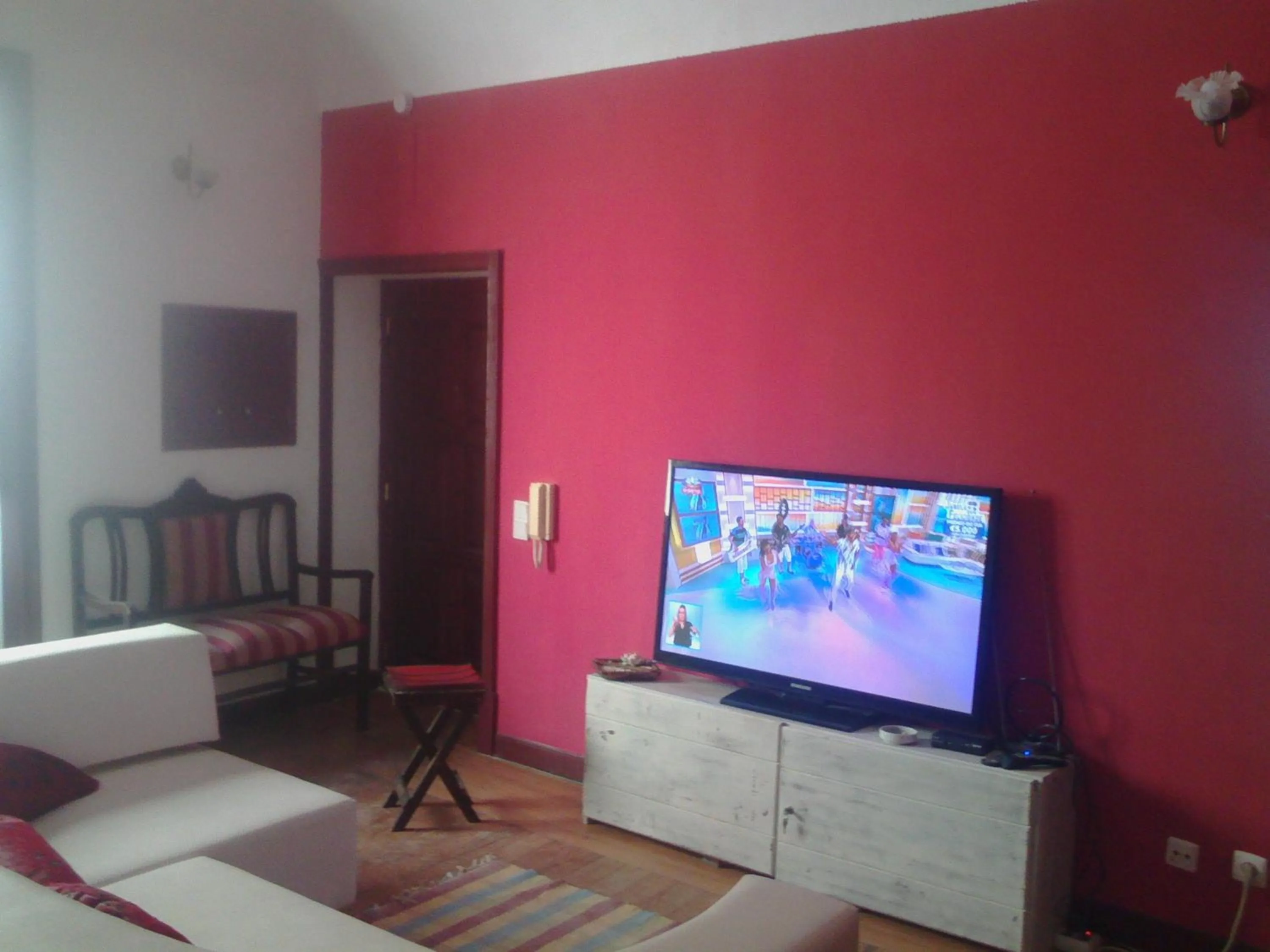 Communal lounge/ TV room in Good Mood Hostel