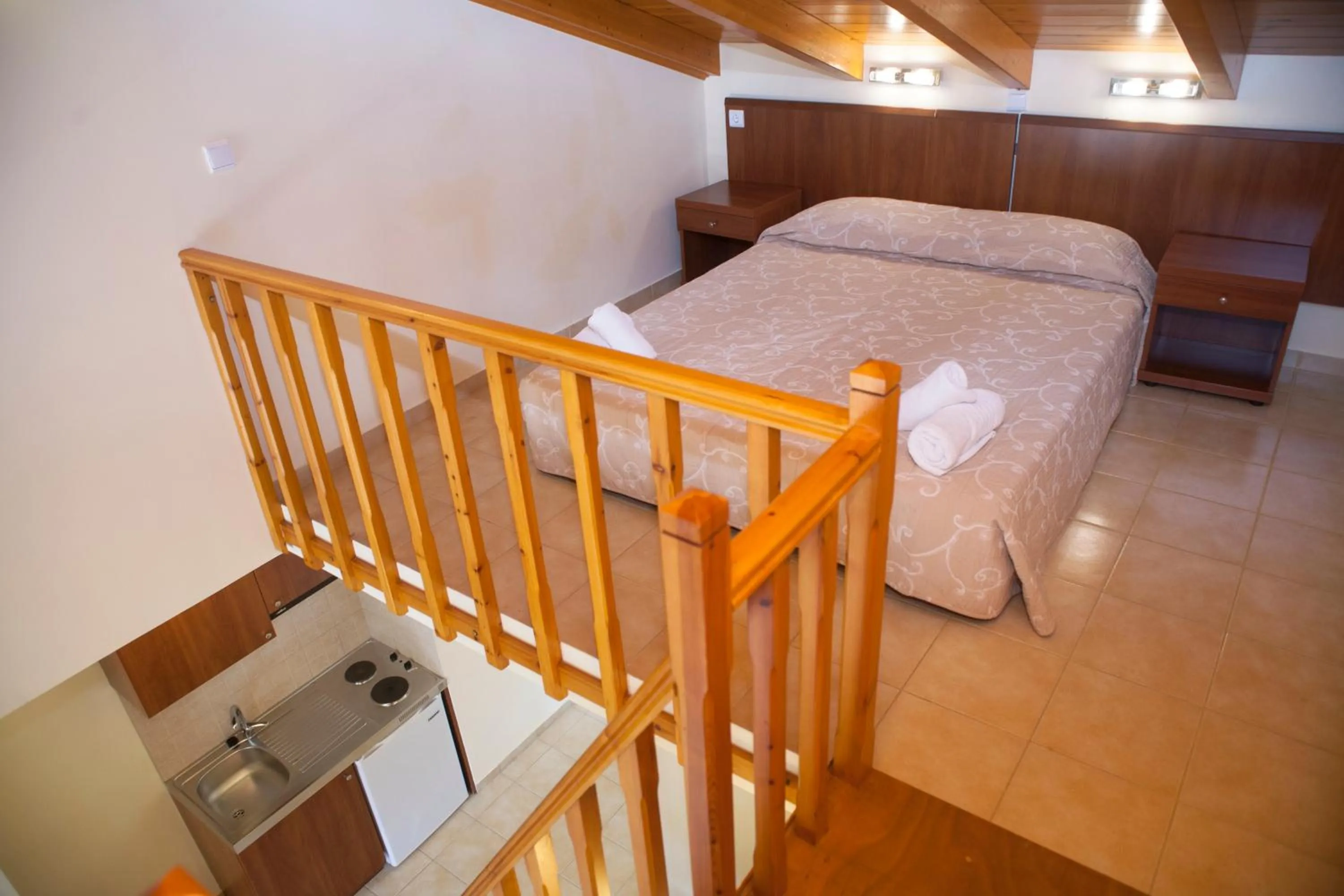 Kitchen or kitchenette, Bed in Summertime Inn