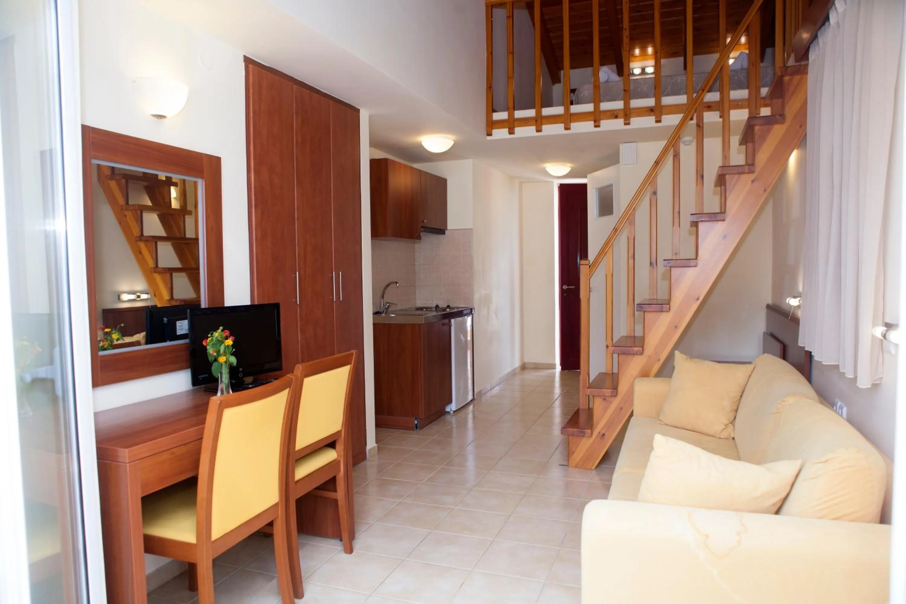 TV and multimedia in Summertime Inn