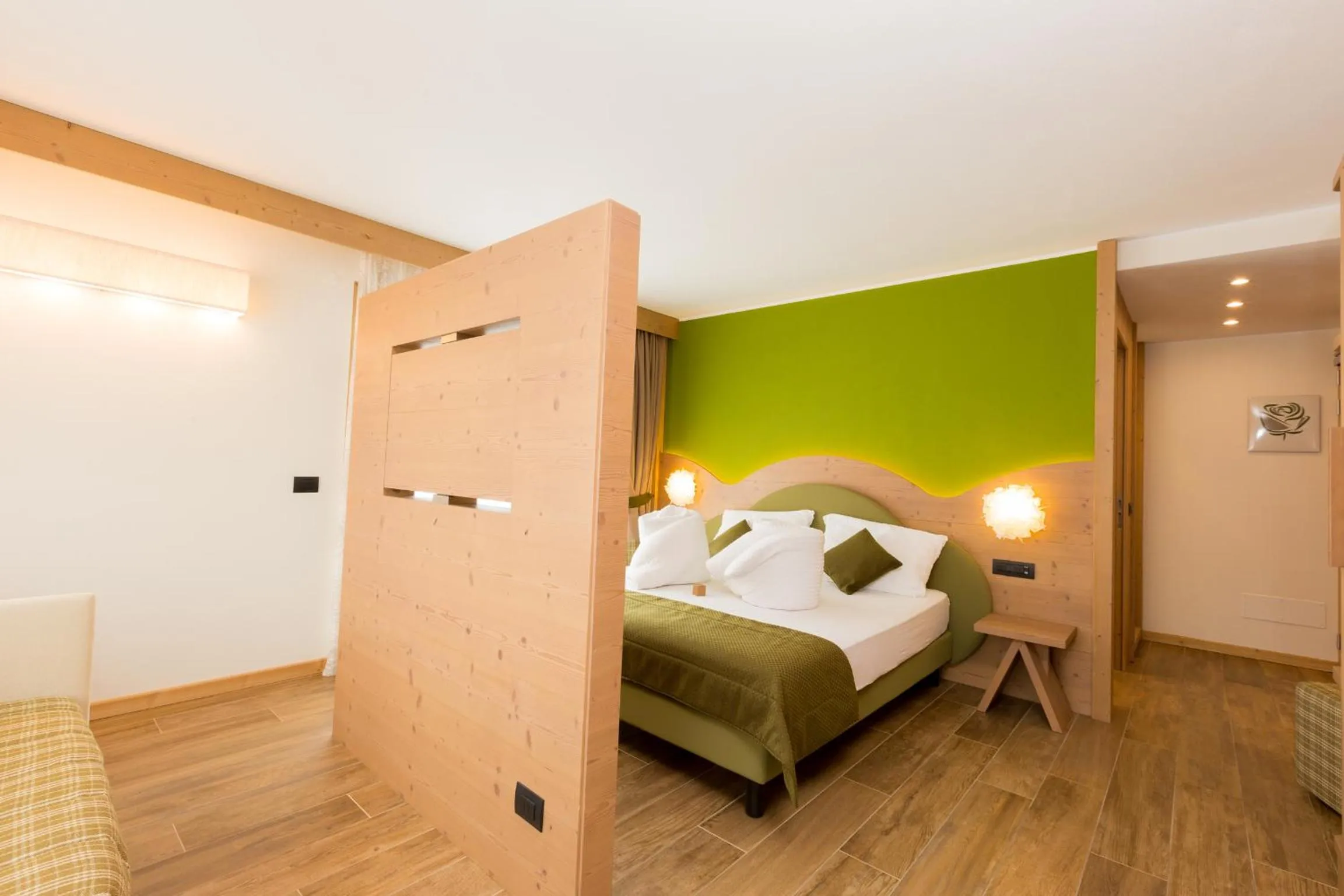 Shower, Bed in Green Rose