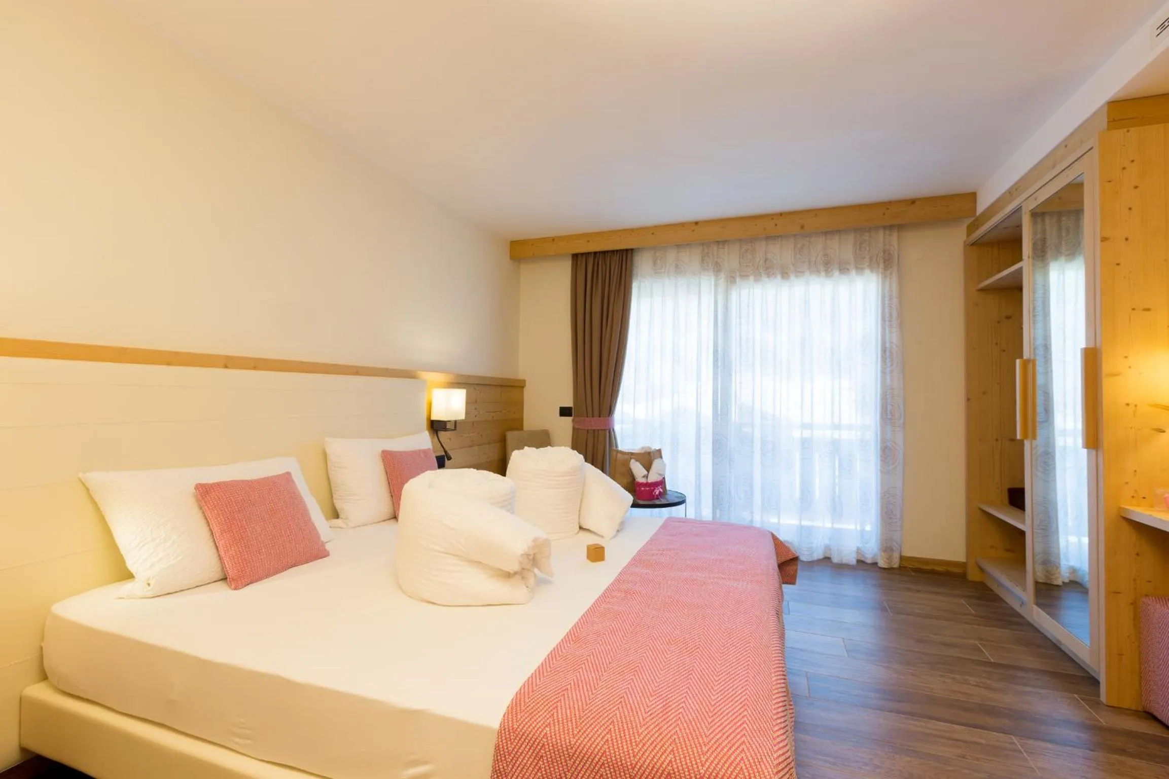 Shower, Bed in Green Rose