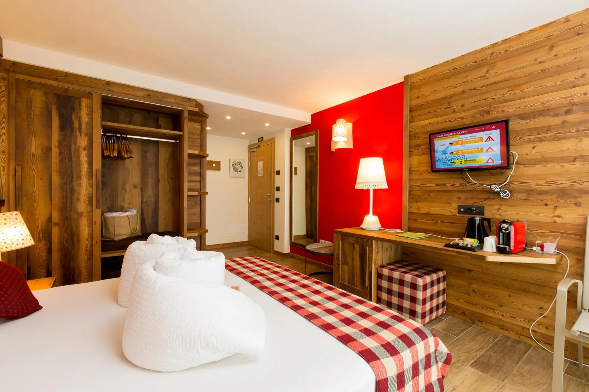 Shower, Bed in Green Rose