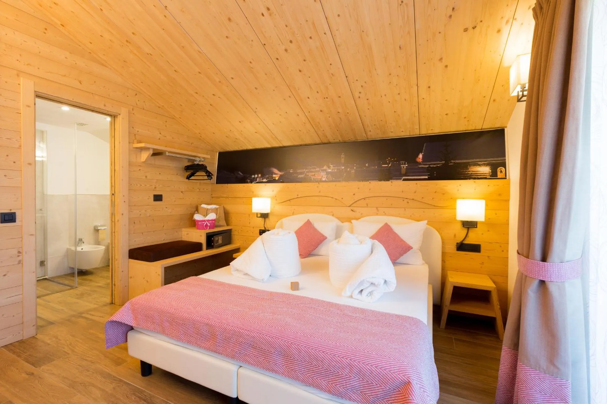 Shower, Bed in Green Rose