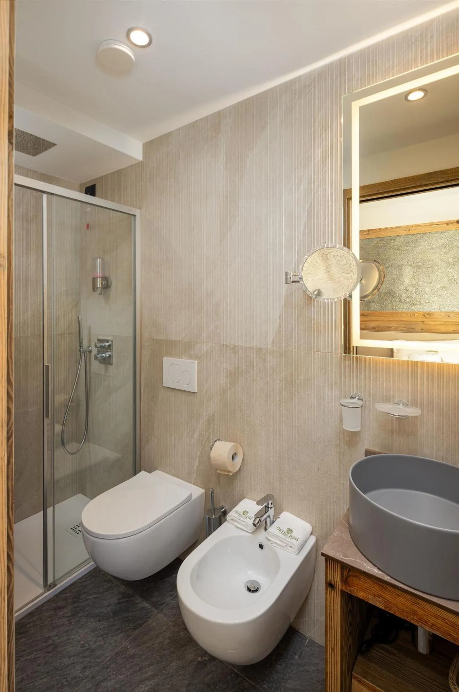 Bathroom in Green Rose