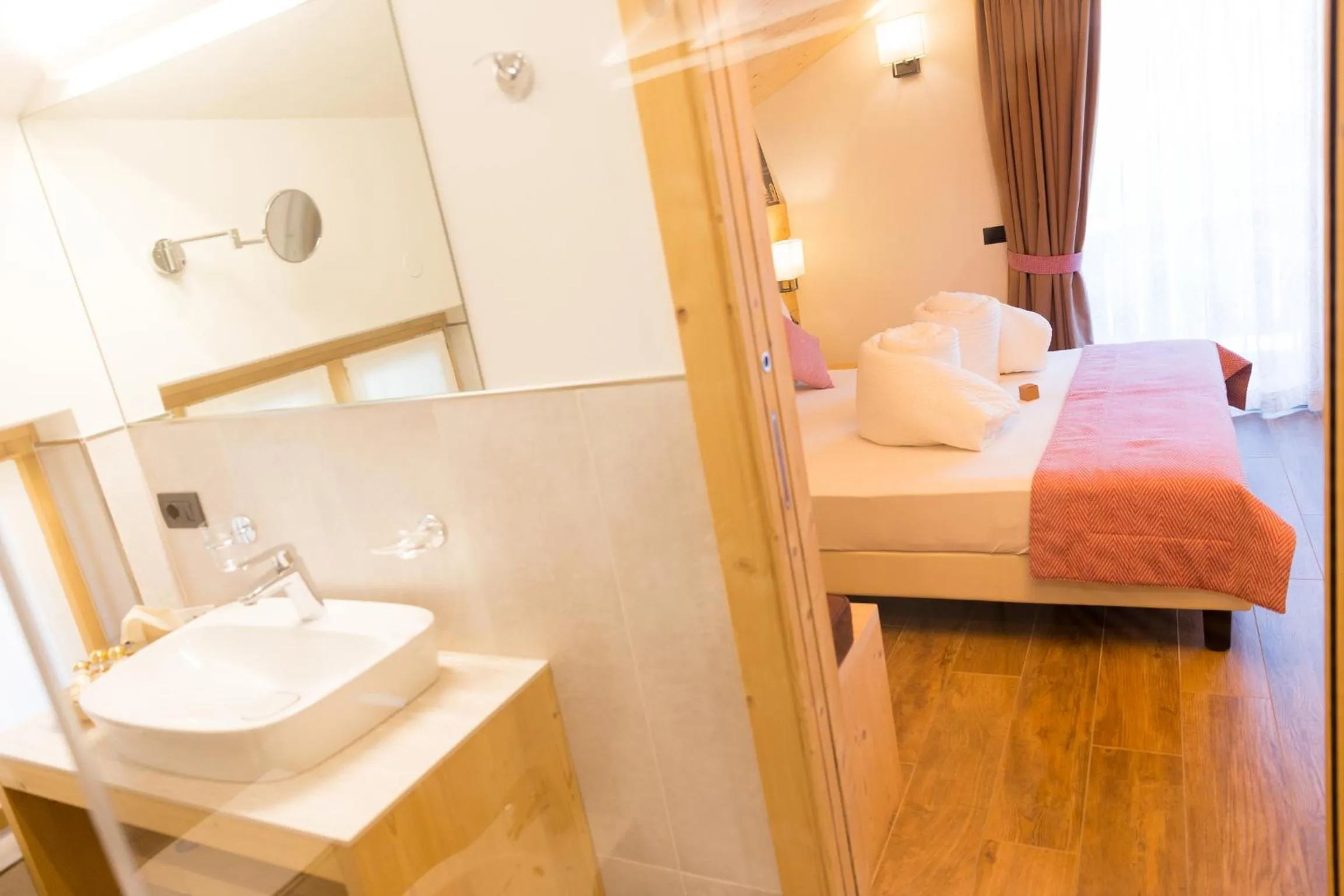 Shower in Green Rose