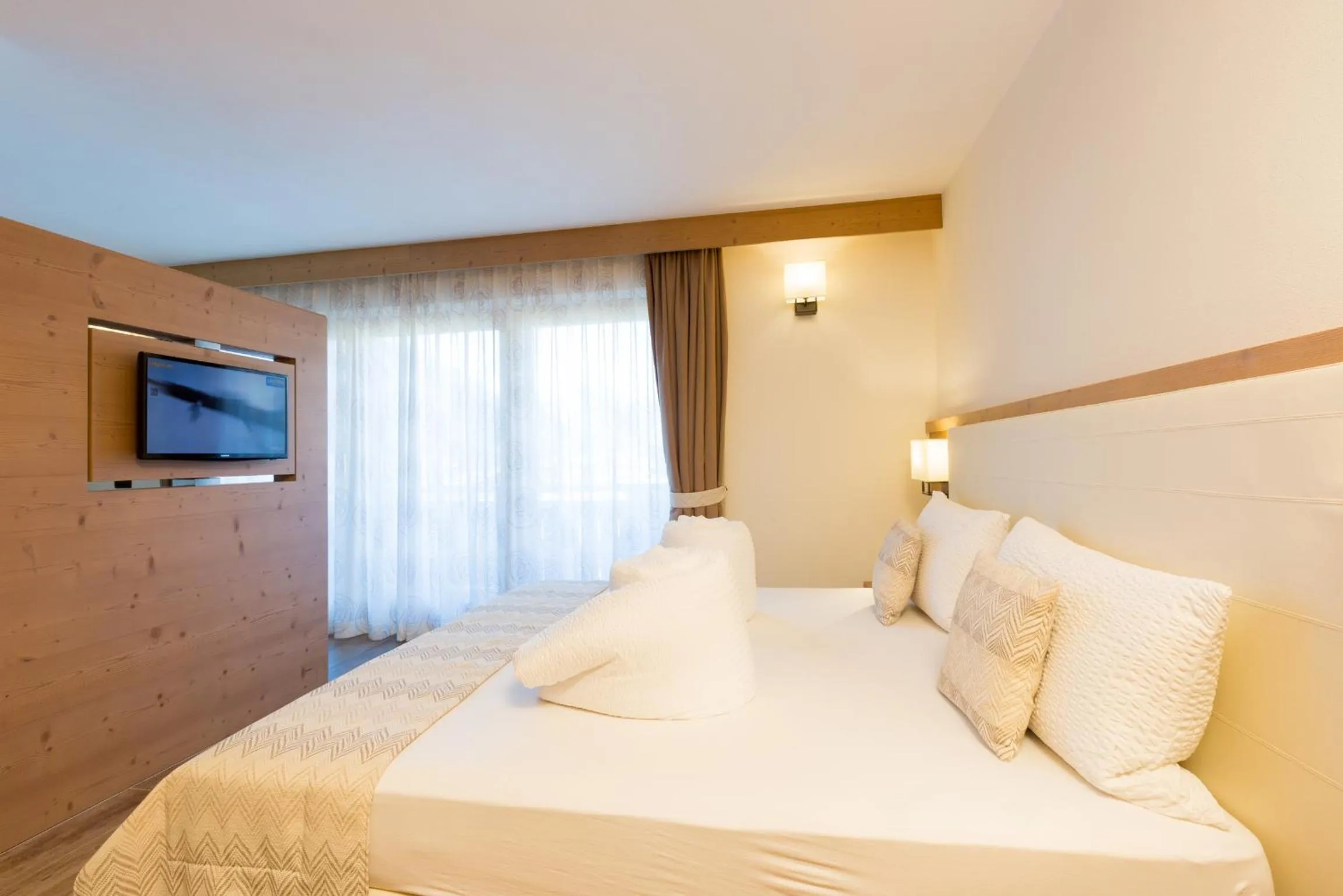 Shower, Bed in Green Rose