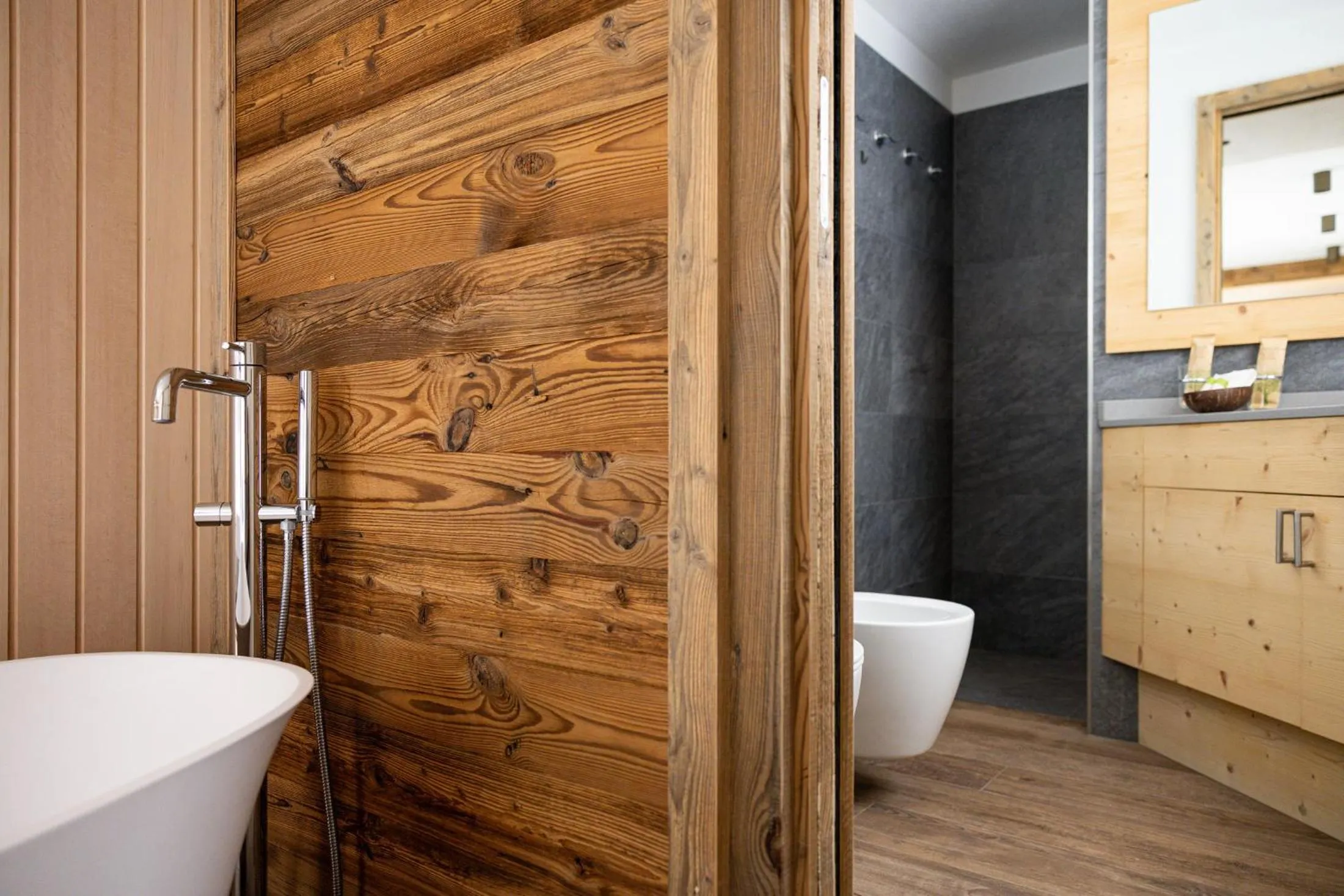 Bathroom in Green Rose