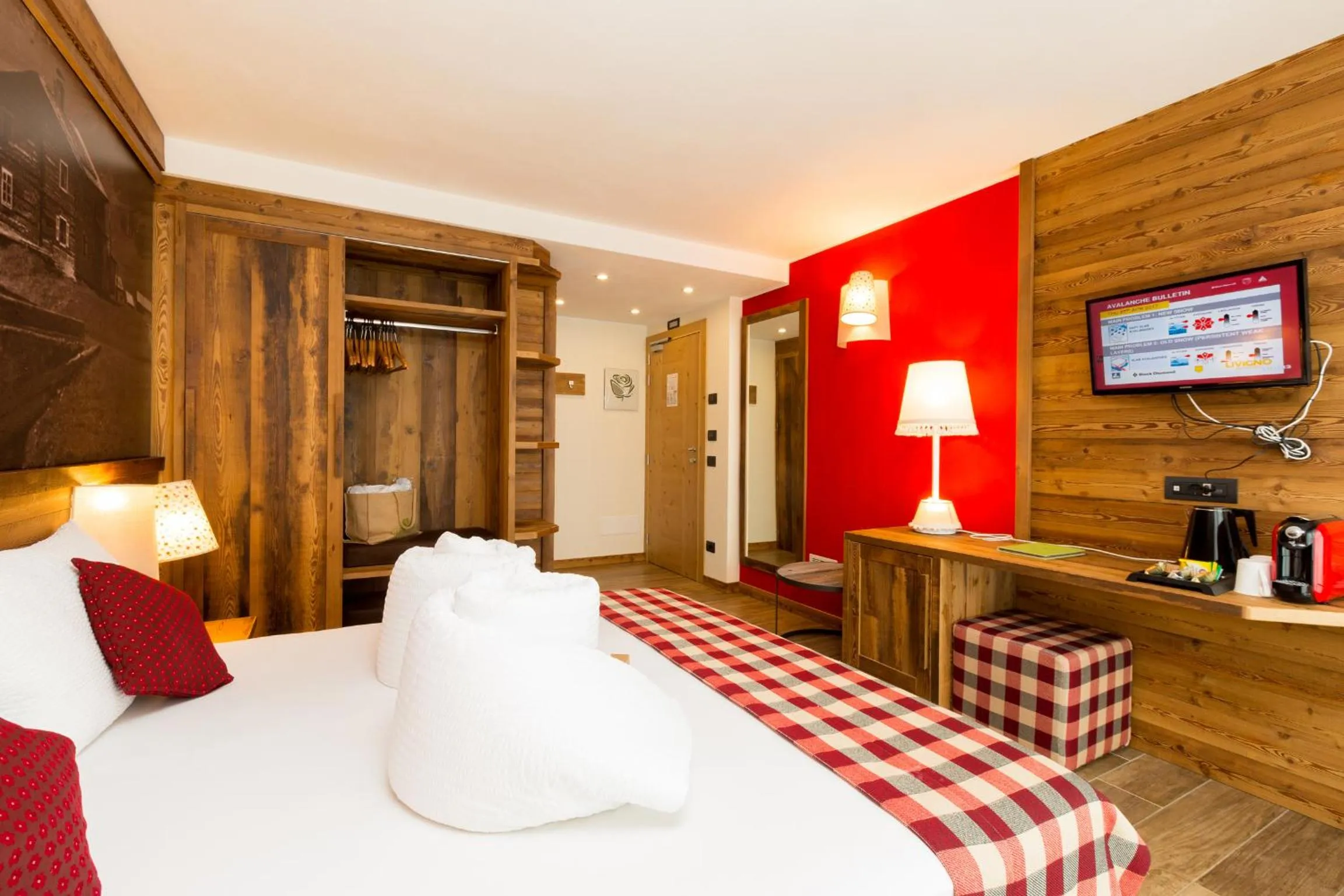 Shower, Bed in Green Rose