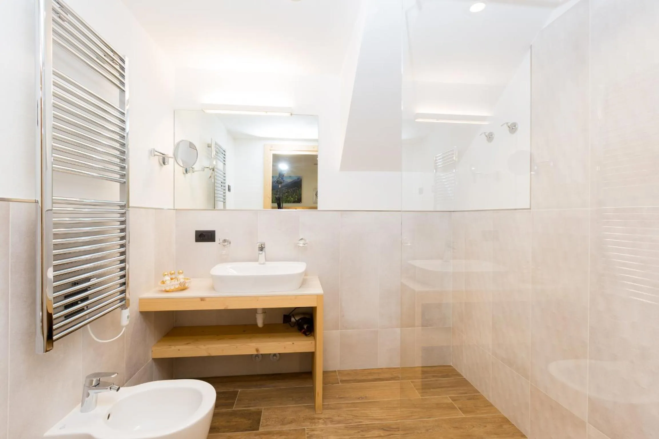 Shower in Green Rose