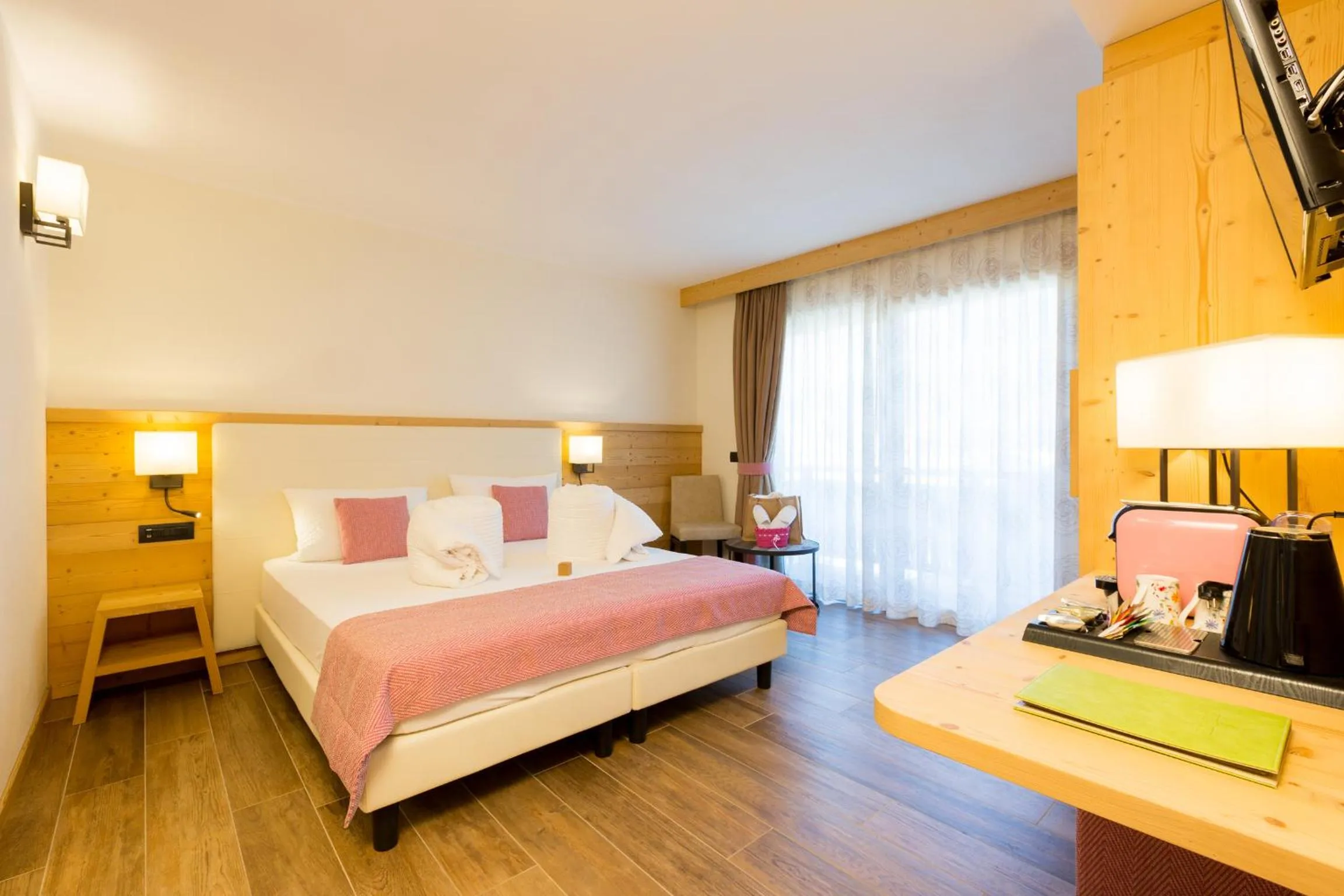 Shower, Bed in Green Rose