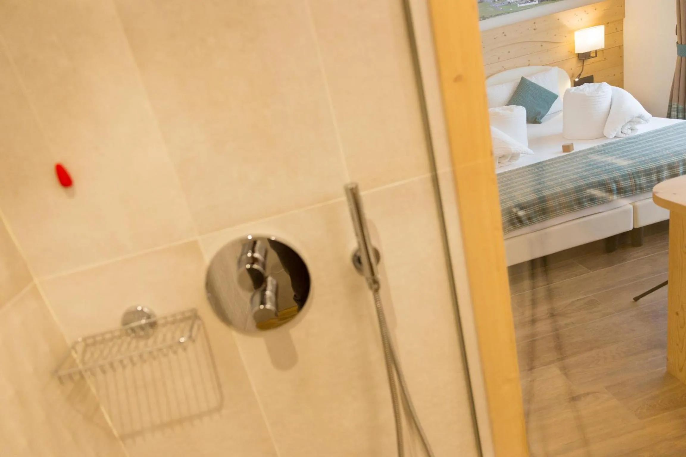 Shower, Bed in Green Rose