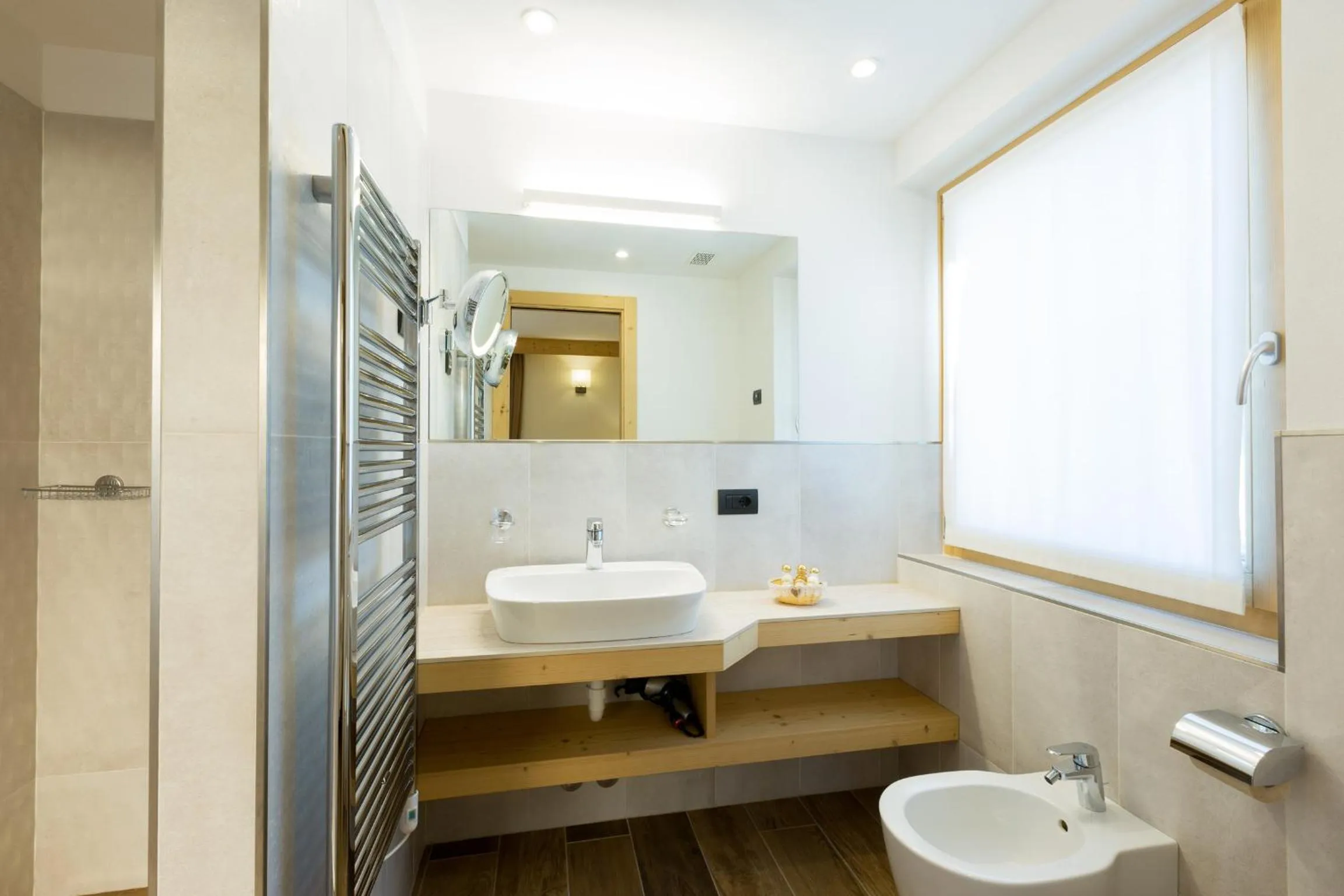 Shower in Green Rose