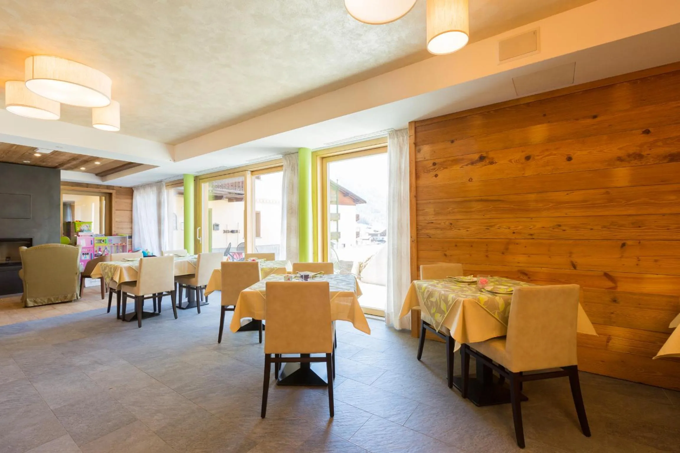 Lounge or bar in Green Rose