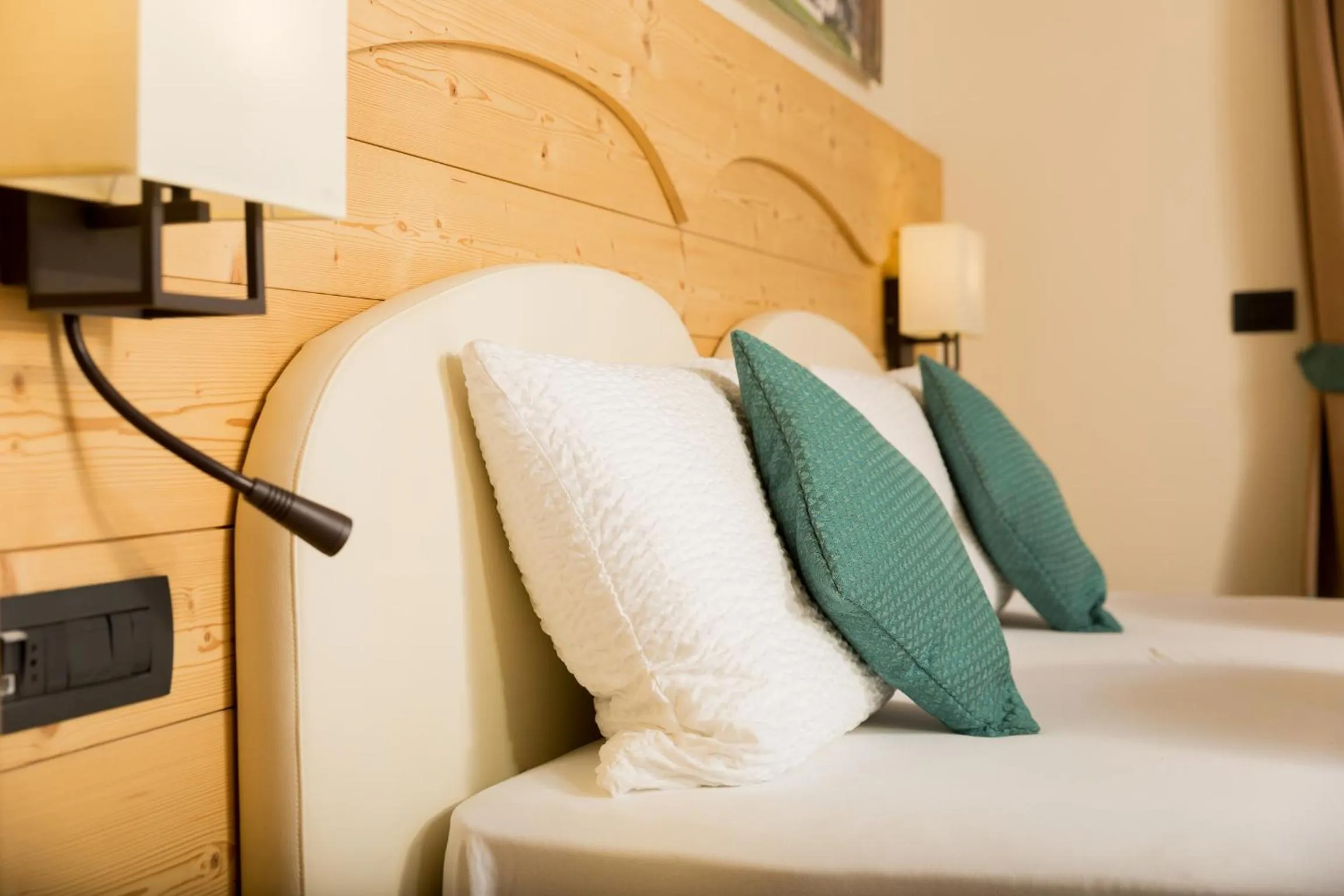 Shower in Green Rose