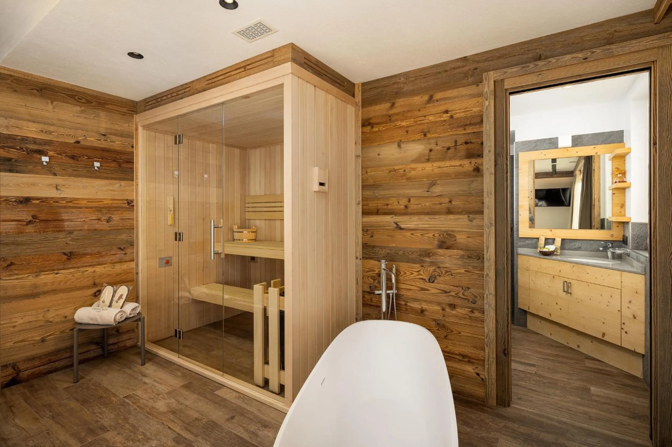 Bathroom in Green Rose