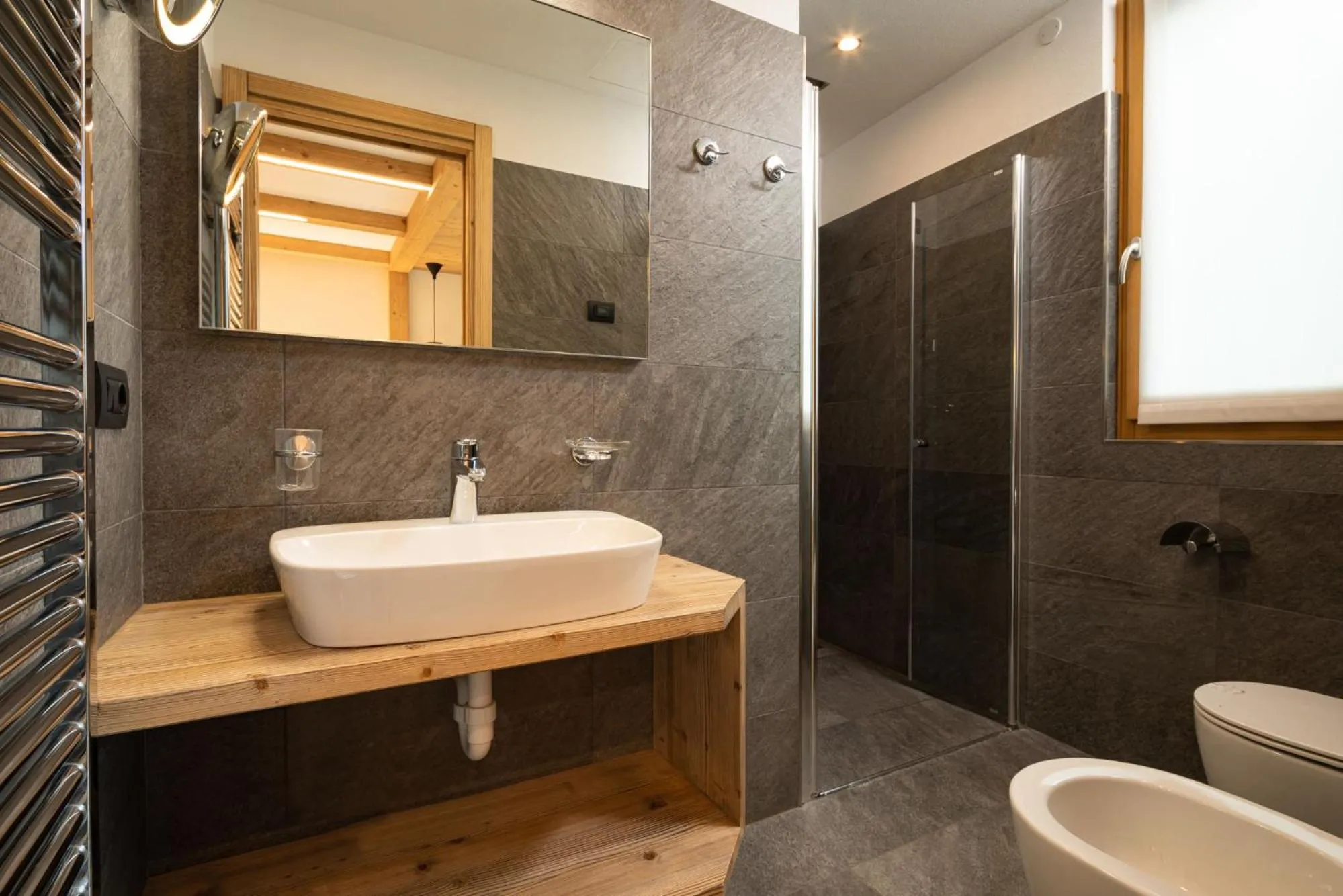 Bathroom in Green Rose