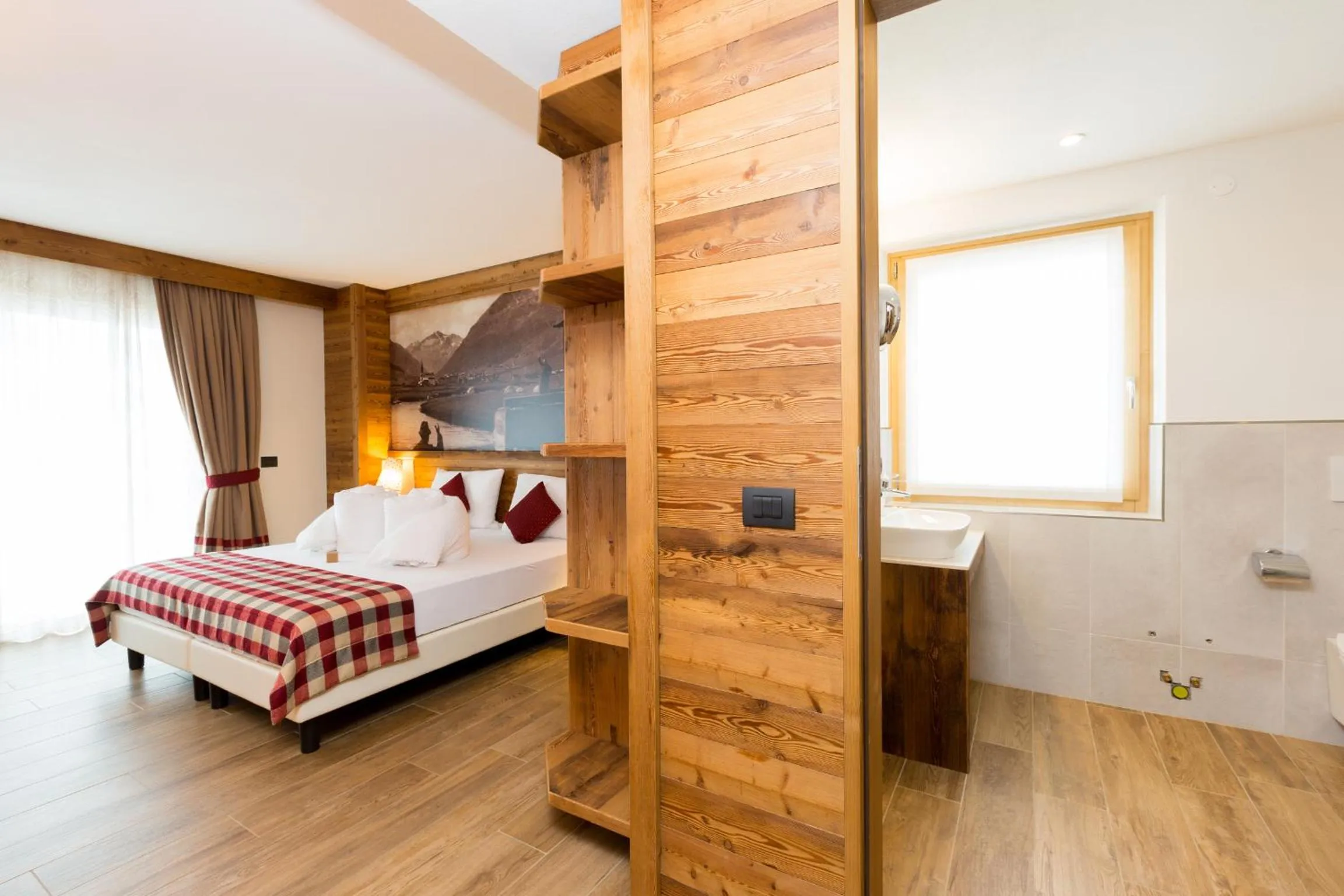 Shower, Bed in Green Rose