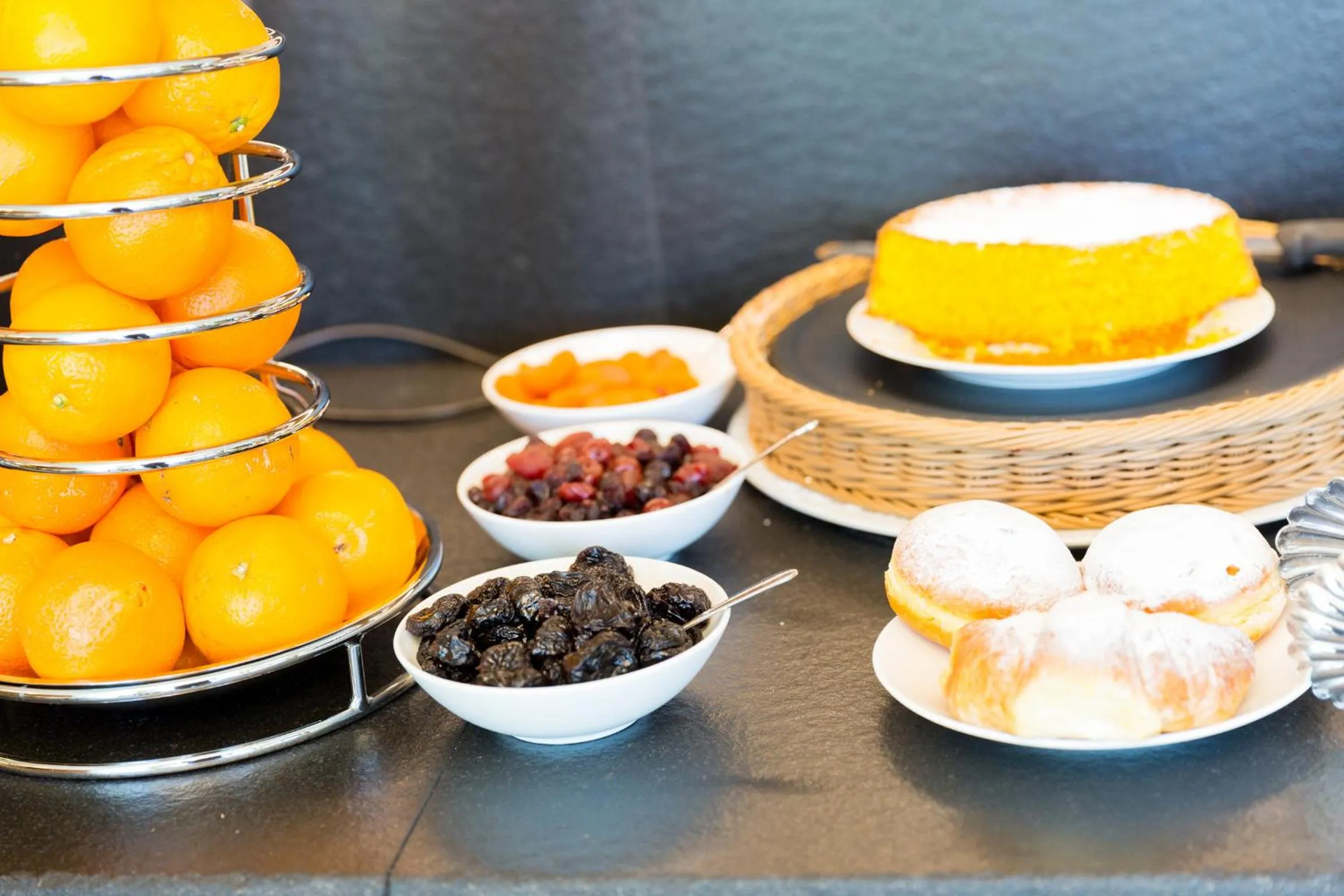 Lounge or bar in Green Rose