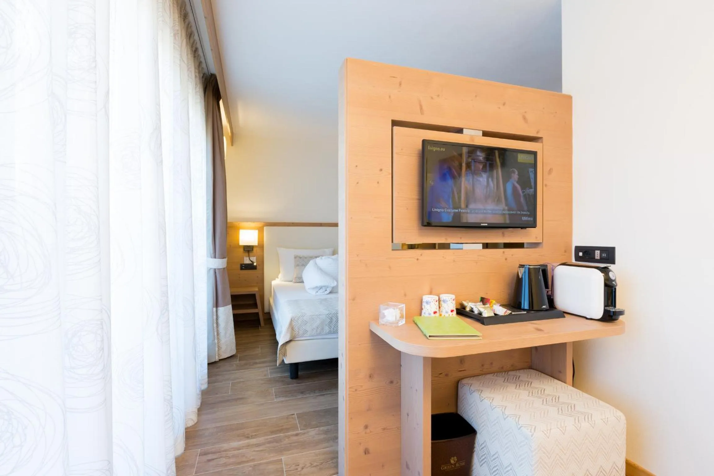 Shower in Green Rose