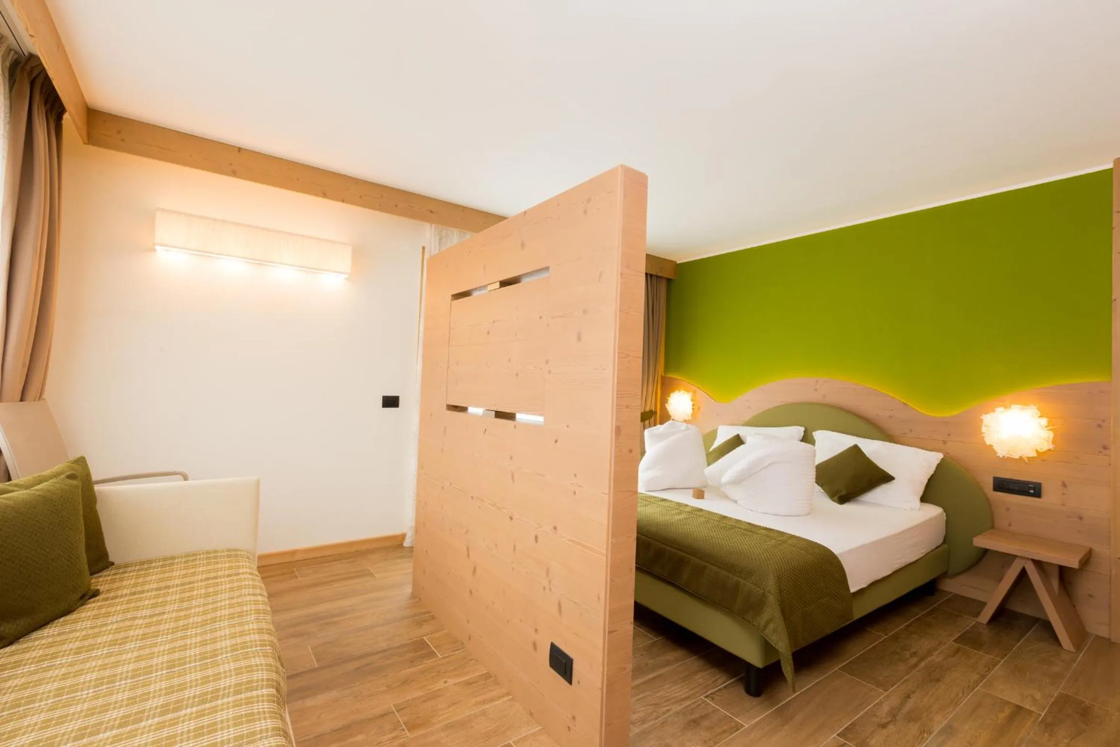 Shower, Bed in Green Rose