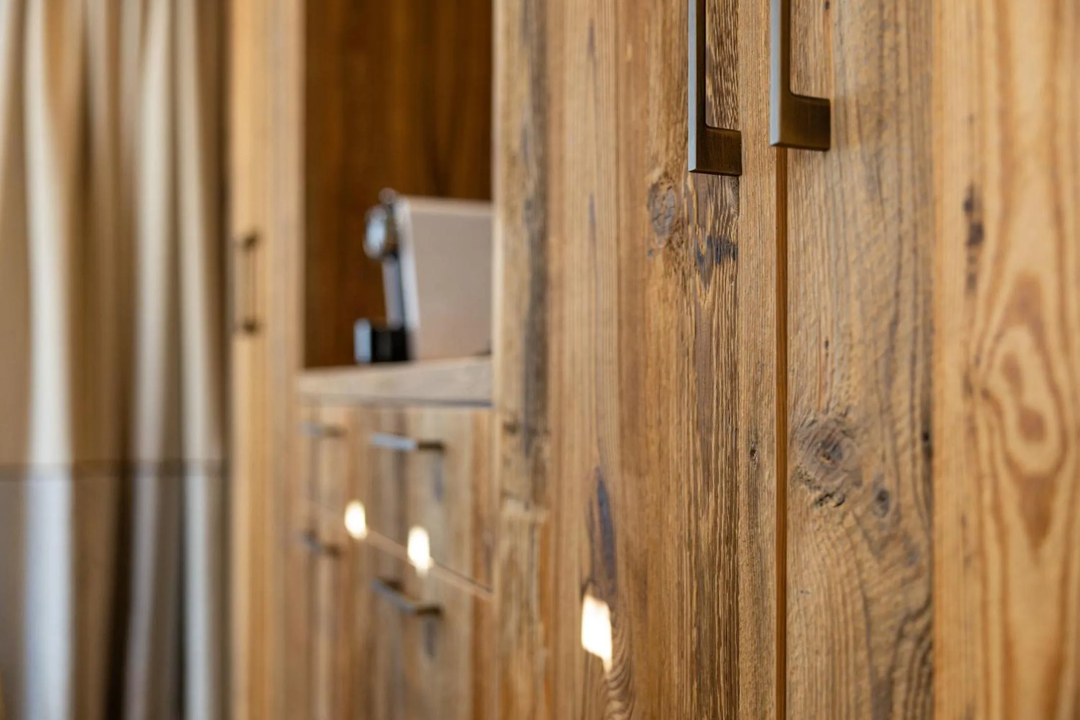 wardrobe in Green Rose