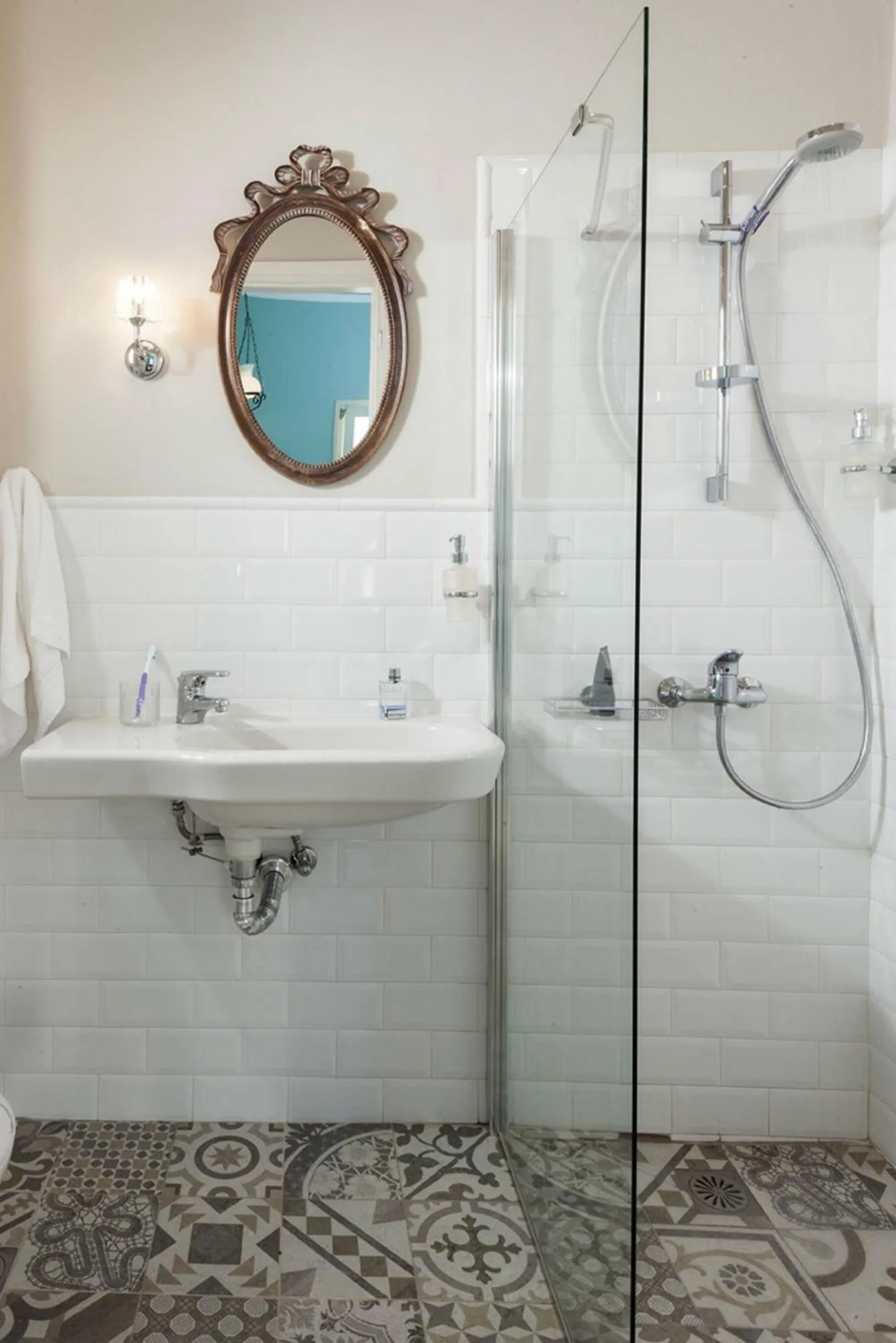 Bathroom in 7 Brothers Hotel