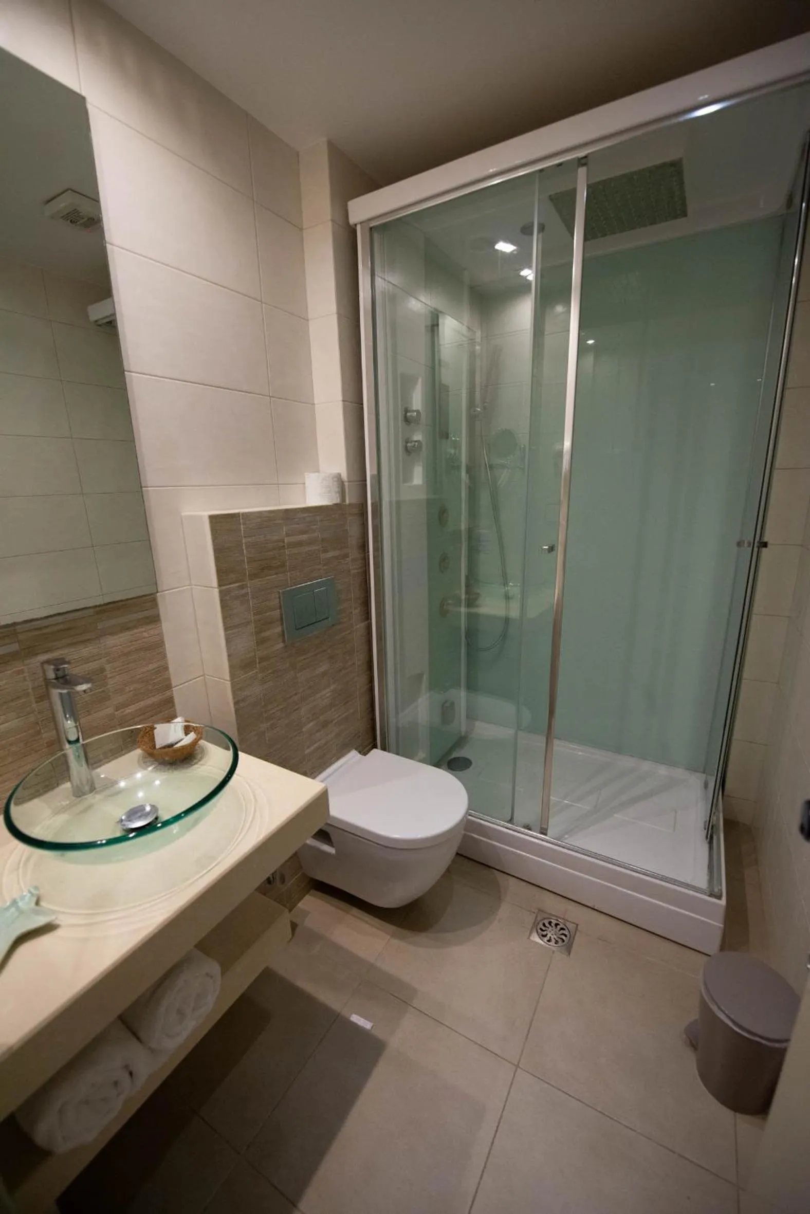 Shower in Saga Hotel