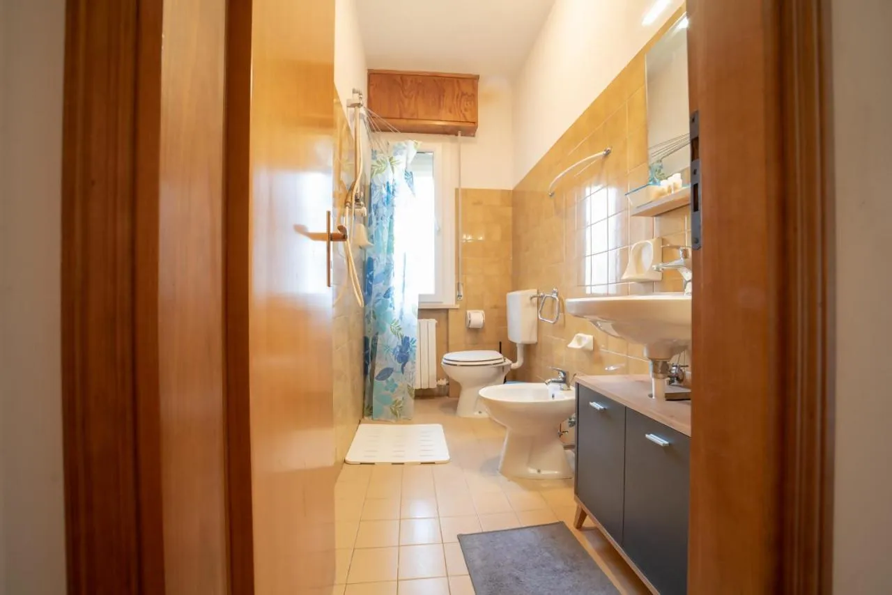 Shower in Azzurro lido adriano vista mare