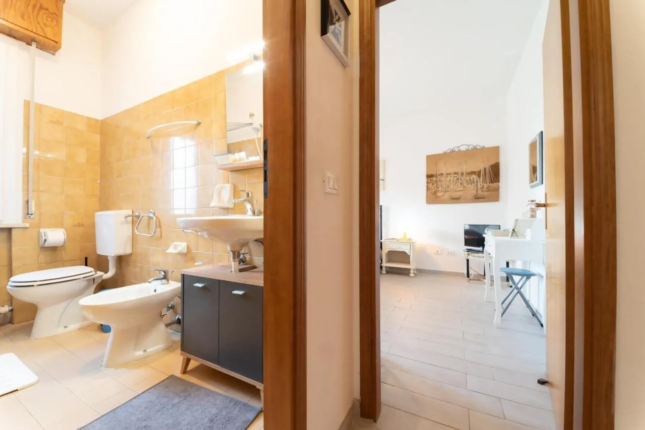 Toilet in Azzurro lido adriano vista mare