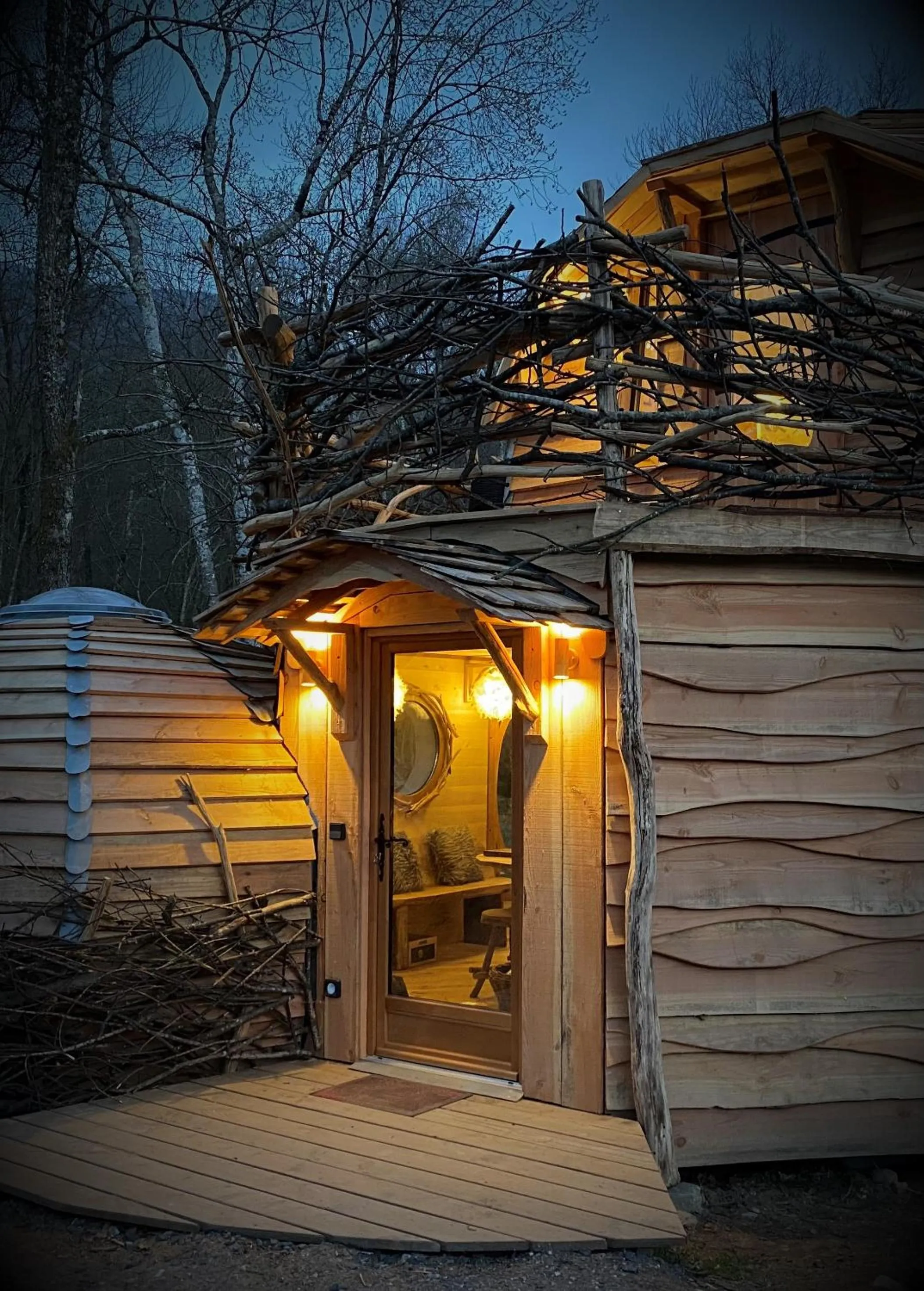 Facade/entrance in Les Cabanes De Pyrene