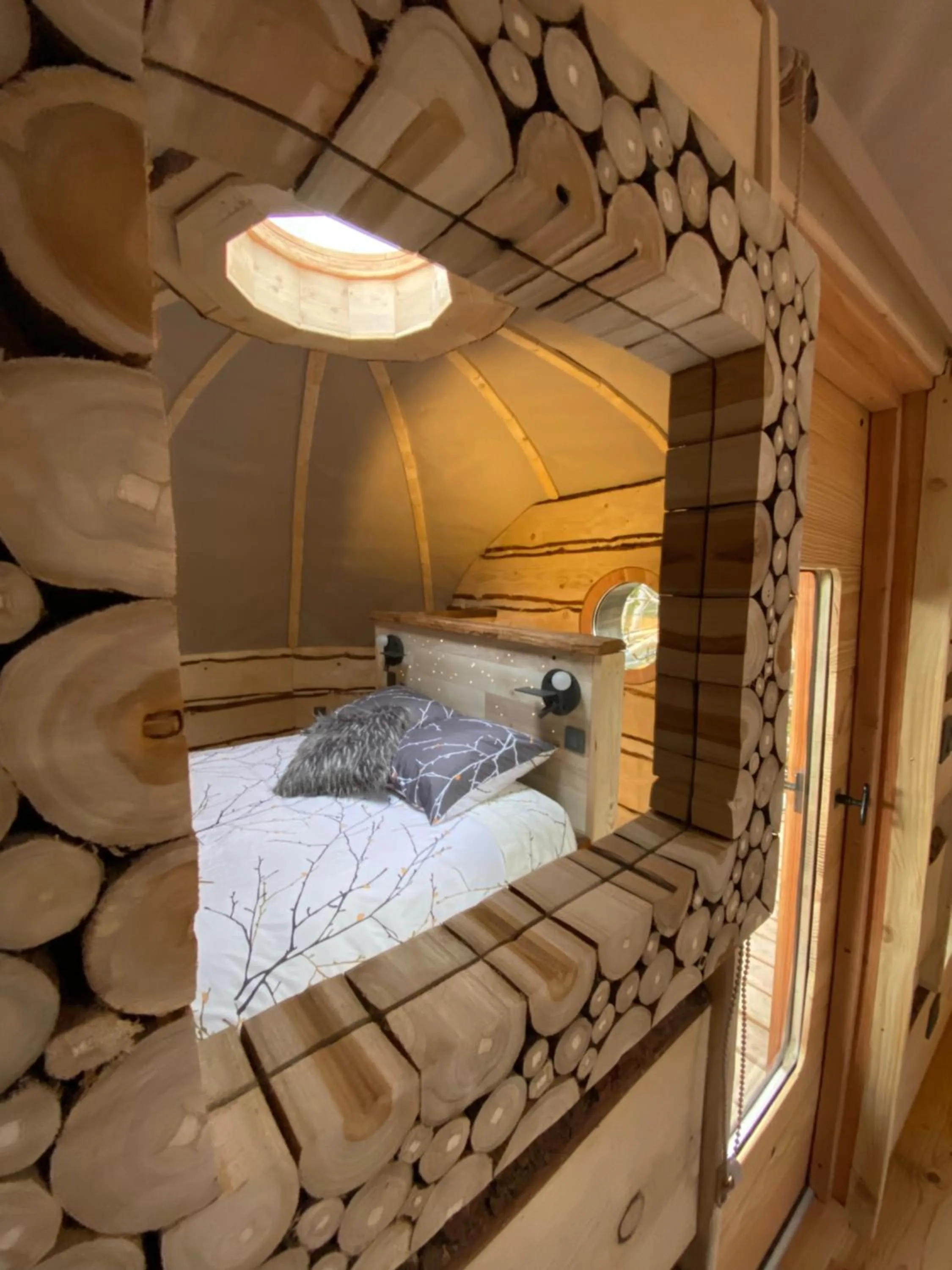 Decorative detail, Bed in Les Cabanes De Pyrene