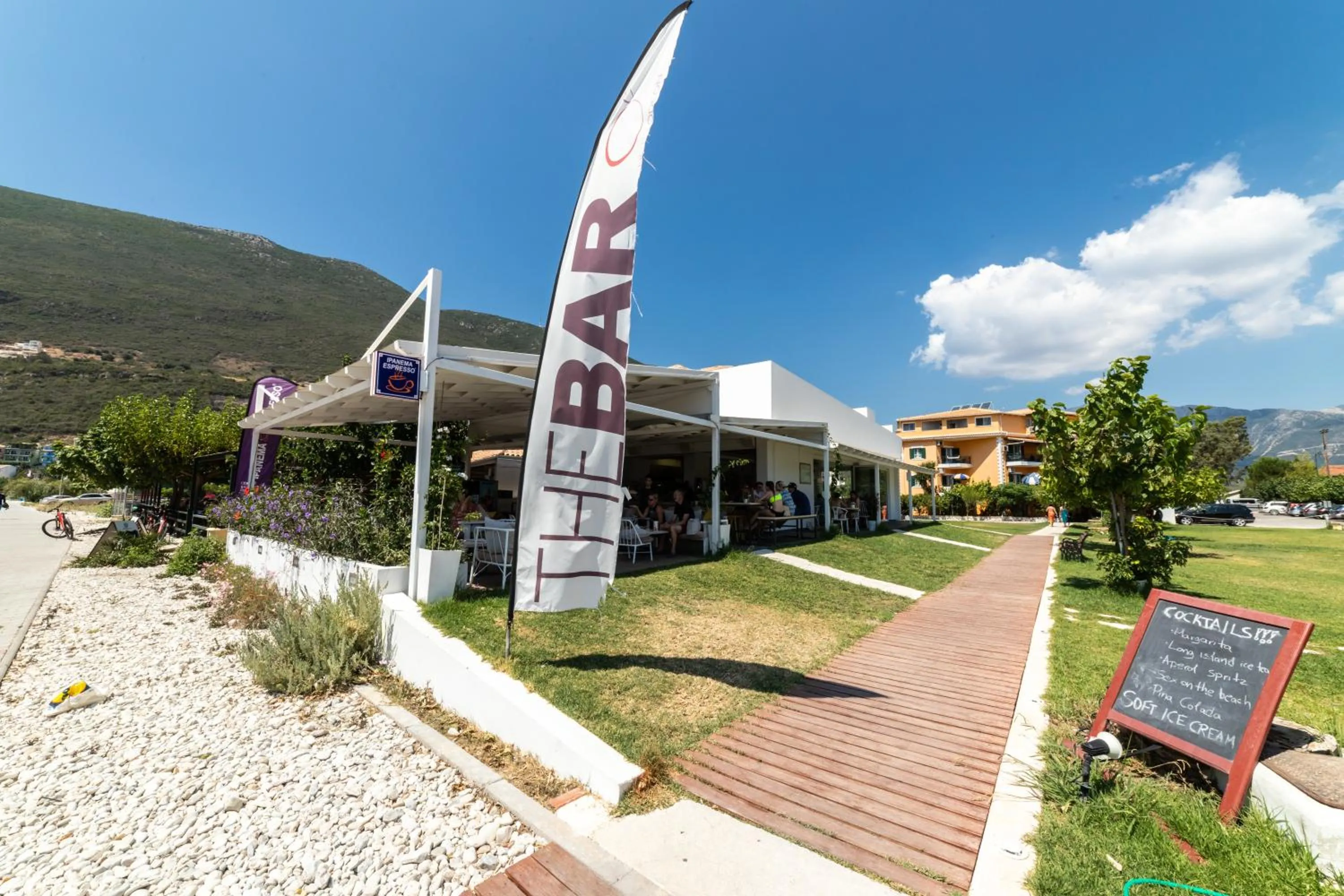 Restaurant/places to eat in Hotel Odeon